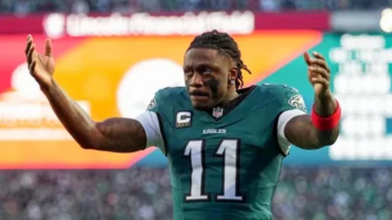 Update Trade AJ Brown: Patriots Hadapi Persaingan Ketat dari Tim NFC