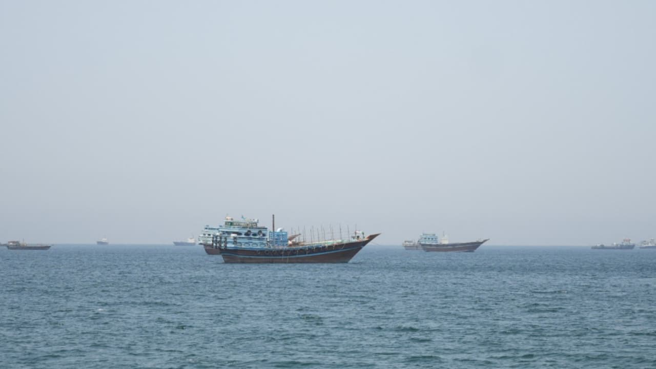 Kapal-kapal di Selat Hormuz, Musandam, Oman pada 8 Mei (Reuters)