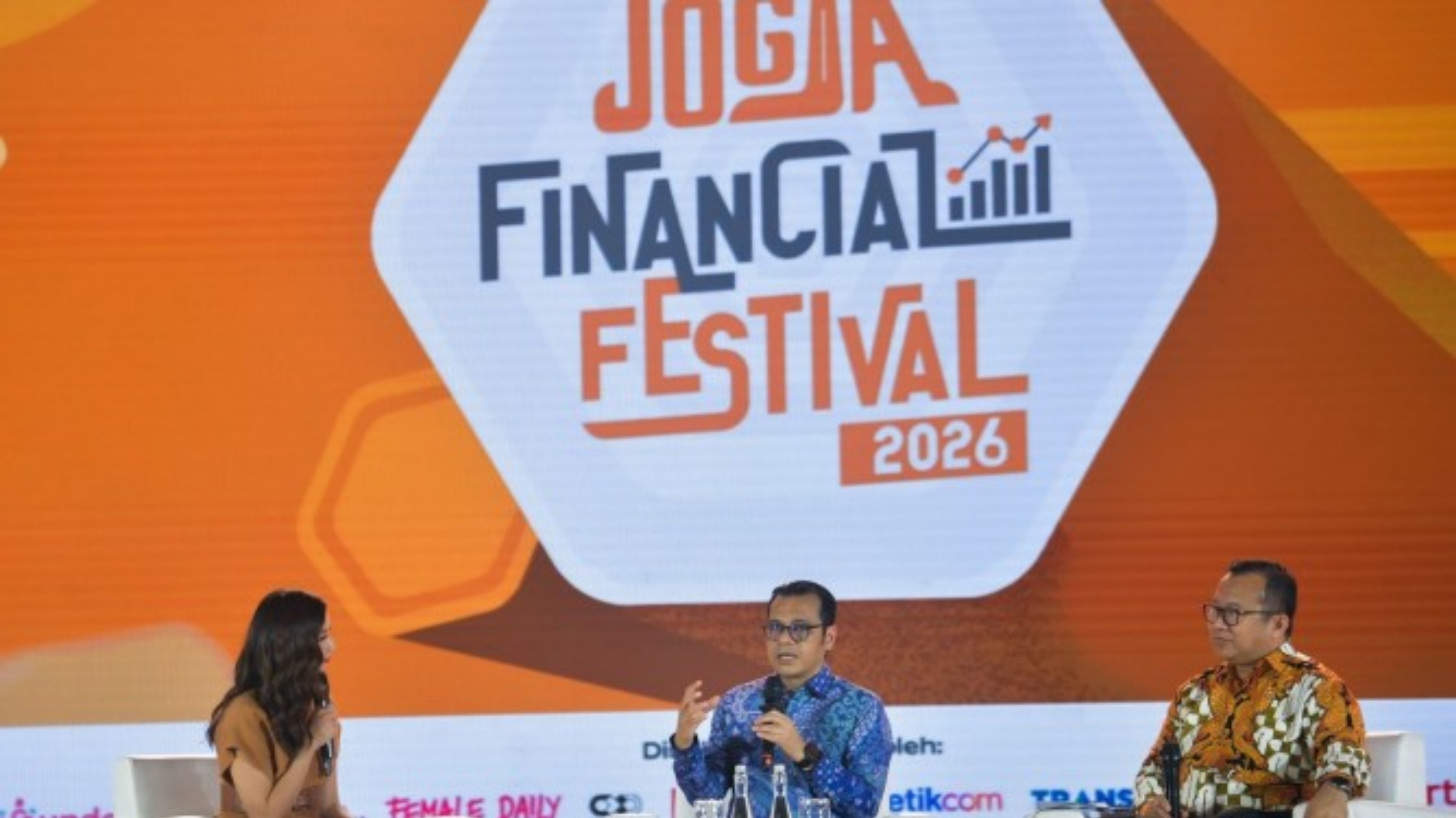 Wamenkomdigi Nezar Patria saat menjadi narasumber dalam Jogja Financial Festival di Jogja Expo Center (JEC), Kabupaten Bantul, Provinsi DI Yogyakarta pada Jumat, 22 Mei 2026. (Komdigi) 
