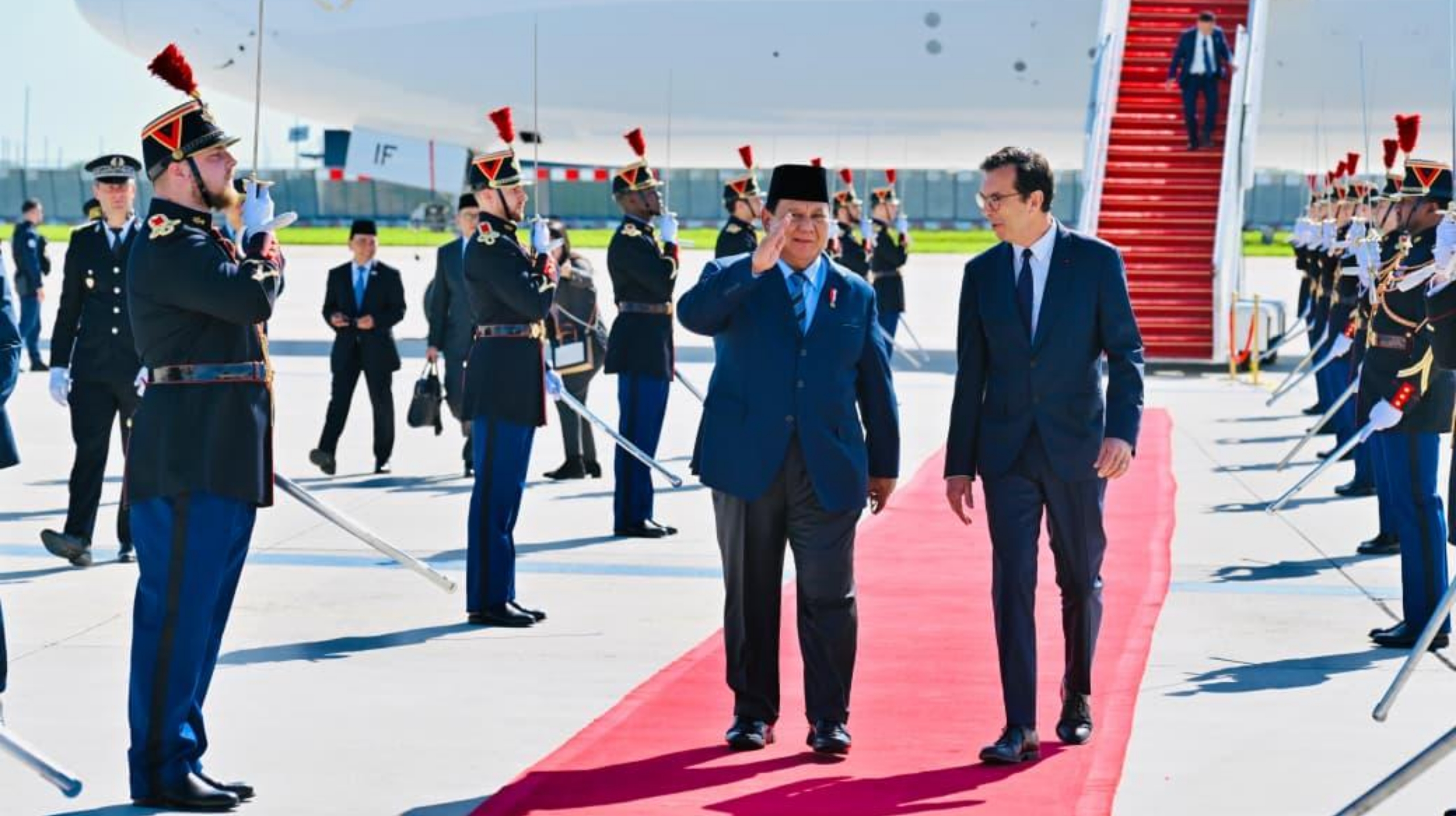 Presiden Republik Indonesia, Prabowo Subianto, tiba di Bandara Orly, Paris, Republik Prancis, pada Selasa, 26 Mei 2026. (BPMI Setpres)