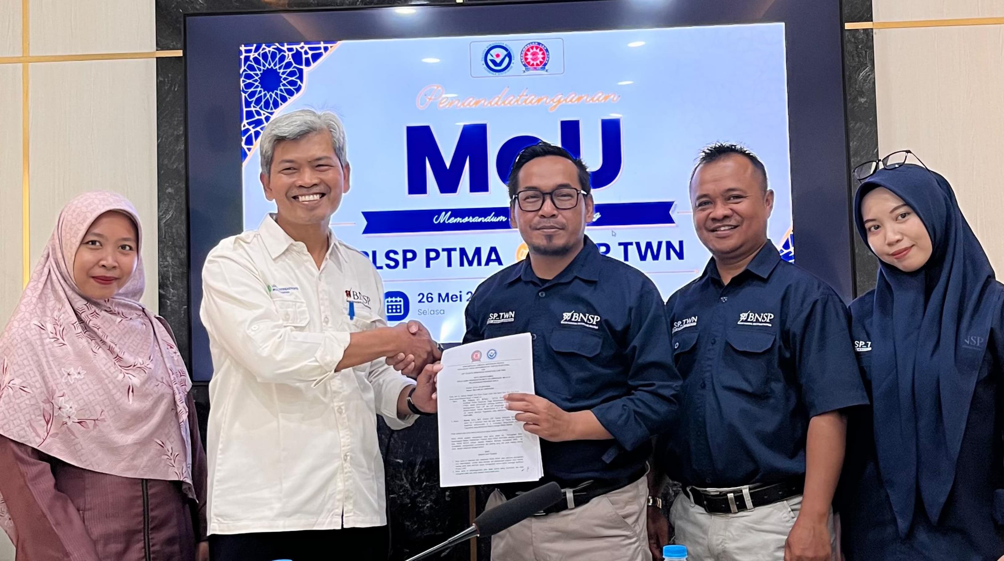Penandatanganan Nota Kesepahaman (MoU) Perkumpulan LSP Perguruan Tinggi Muhammadiyah ʻAsyiyah (PLSP PTMA) dan Lembaga Sertifikasi Profesi Talenta Wirausaha Nusantara (LSP TWN) di Gedung Suara Muhammadiyah Yogyakarta pada Selasa, 26 mei 2026. (IDNVoice/Istimewa)
