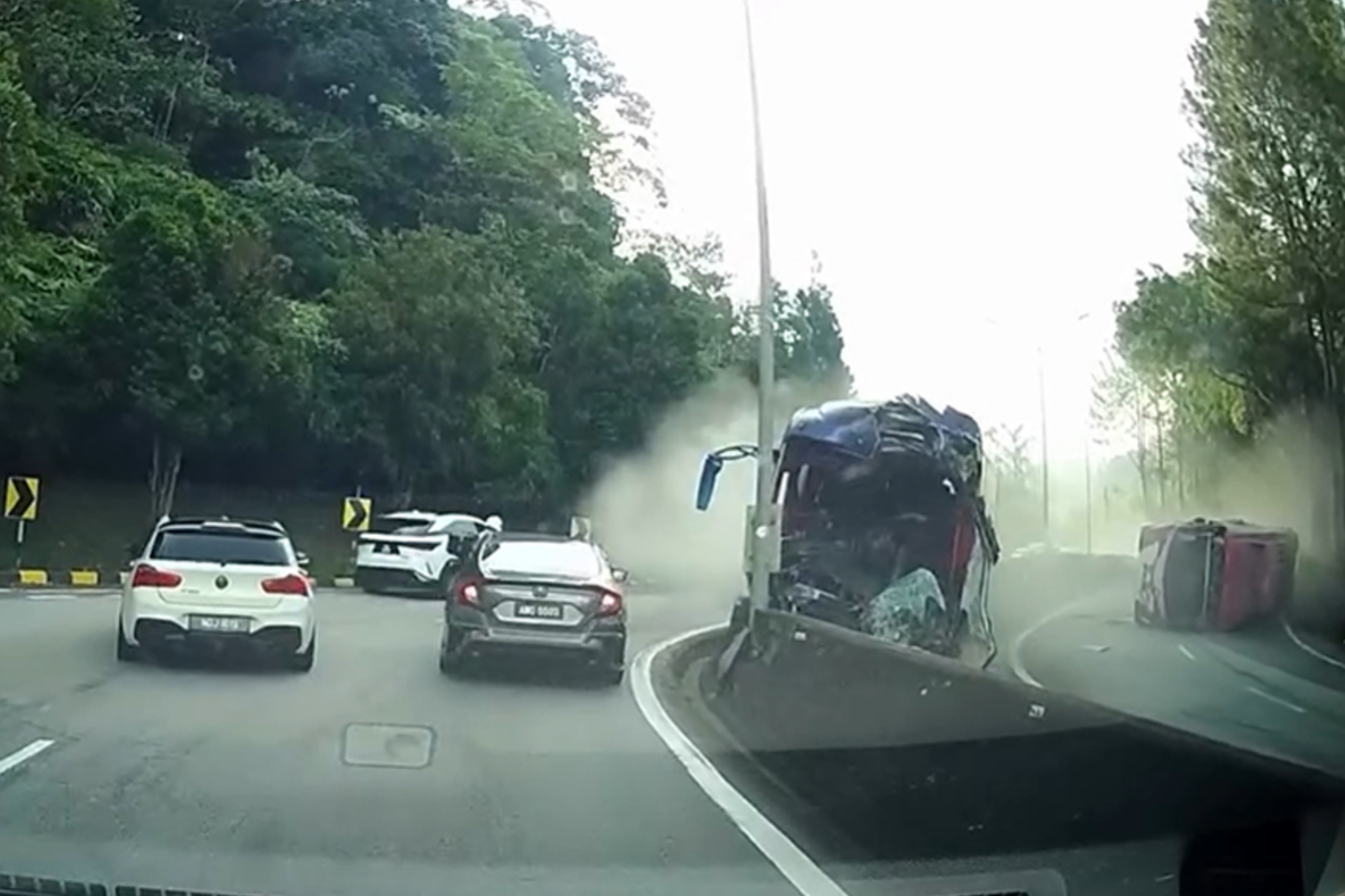 Bus Pariwisata Terguling, 7 Penumpang Alami Luka Ringan