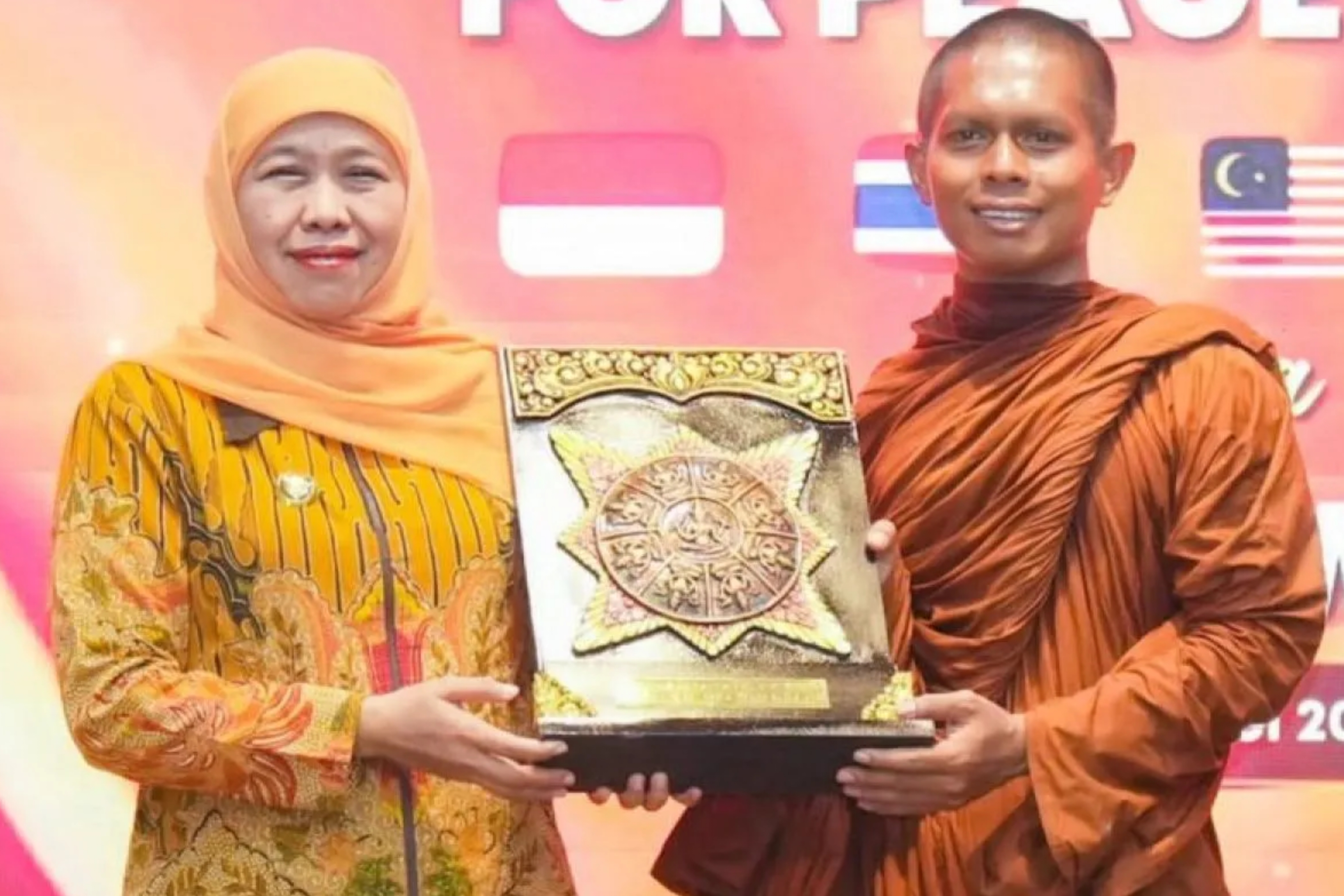 Peringati Hari Raya Waisak 2570 BE, Gubernur Jatim Serukan Penguatan Persaudaraan