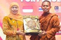 Peringati Hari Raya Waisak 2570 BE, Gubernur Jatim Serukan Penguatan Persaudaraan