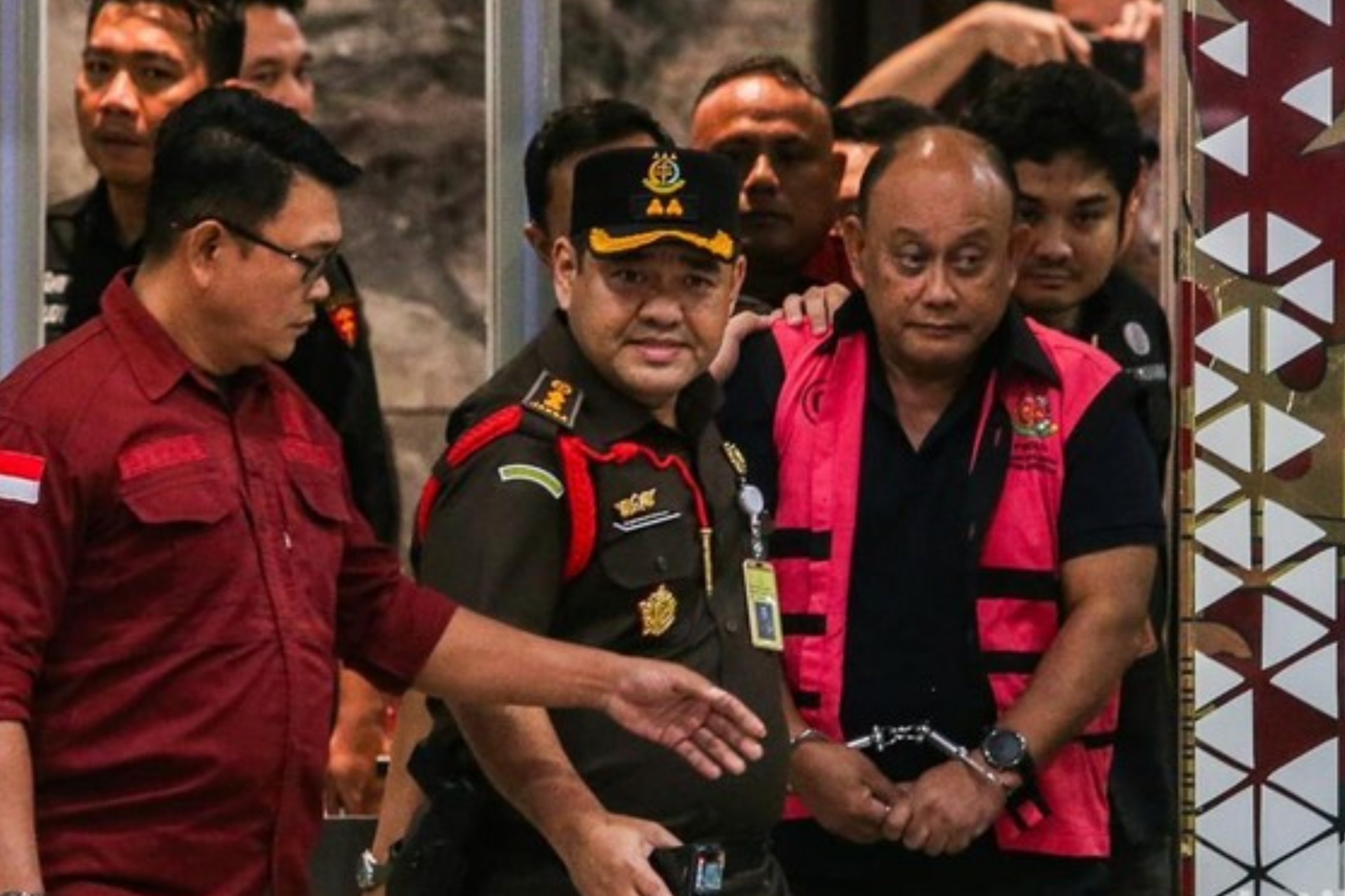 Eks Kepala BGN Dadan Hindayana Resmi Ditahan, Kenakan Rompi Tahanan Kejagung