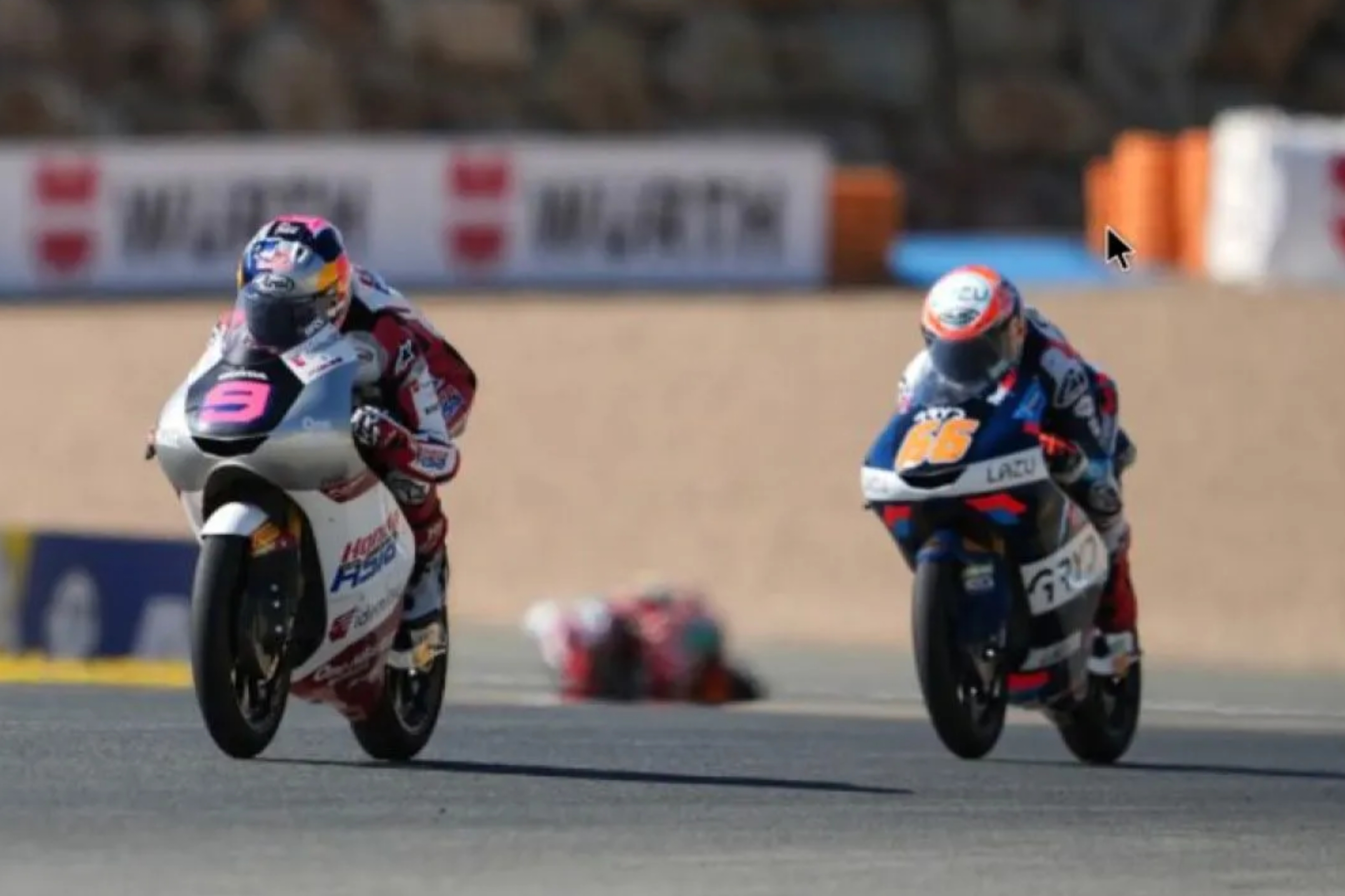 Veda Ega Pratama (kiri), beraksi di balapan Moto3 GP Spanyol 2026 di Sirkuit Jerez, Cadiz. (honda.racing)