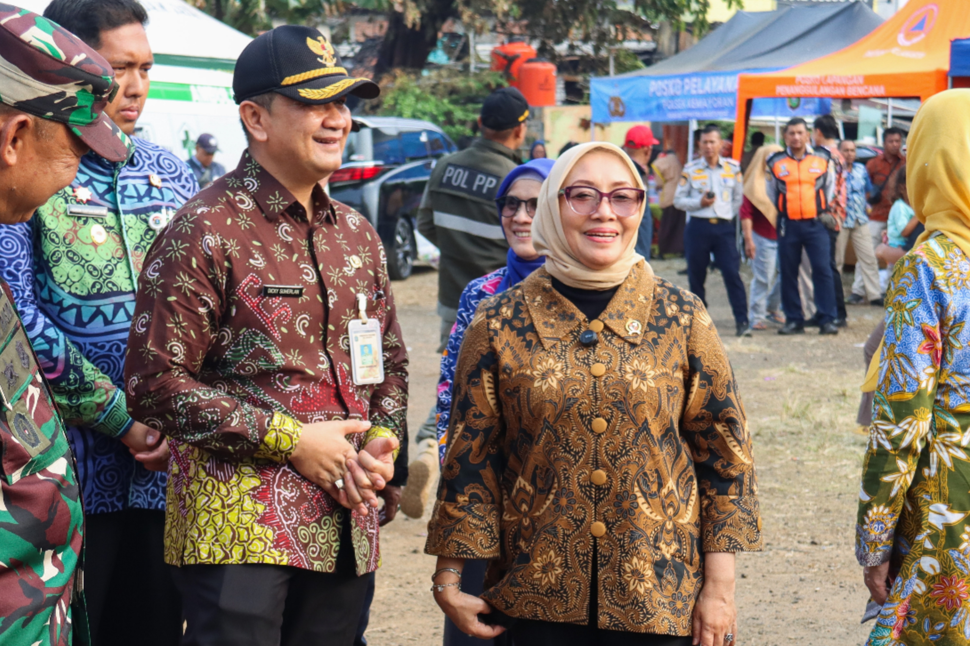 Menteri Pemberdayaan Perempuan dan Perlindungan Anak (PPPA), Arifah Fauzi meninjau langsung lokasi pengungsian korban kebakaran di Kelurahan Kebon Kosong, Kecamatan Kemayoran, Jakarta Pusat pada Kamis, 4 Juni 2026. (Biro Humas dan Umum Kementerian PPPA)