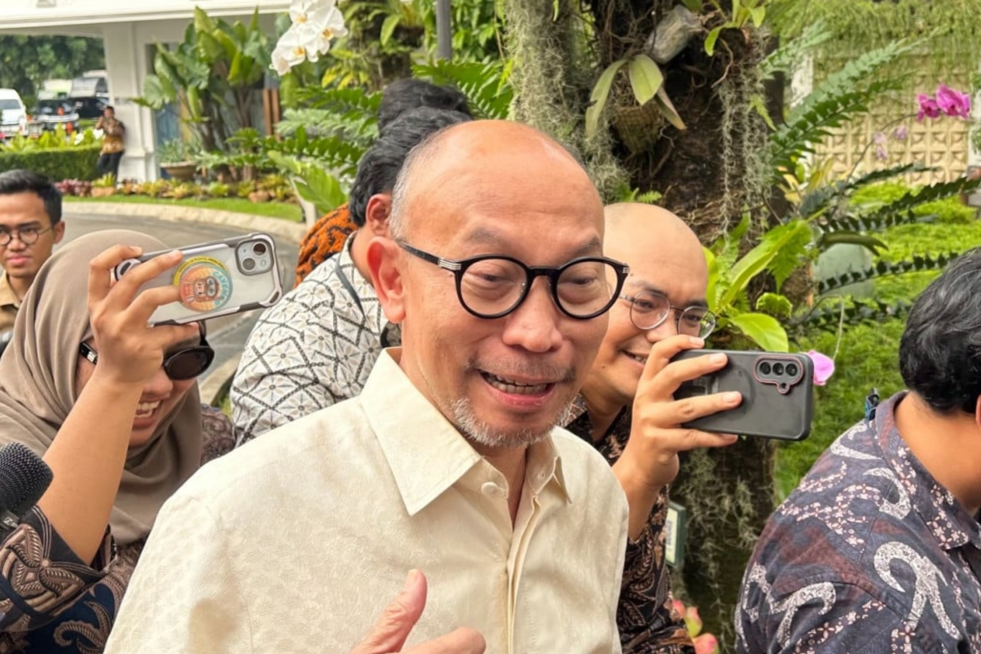 Eks Menteri Keuangan (Menkeu) Chatib Basri tampak hadir di Kompleks Istana Kepresidenan, Jakarta Pusat pada Selasa,, 9 Juni 2026. (tvOnenews.com)