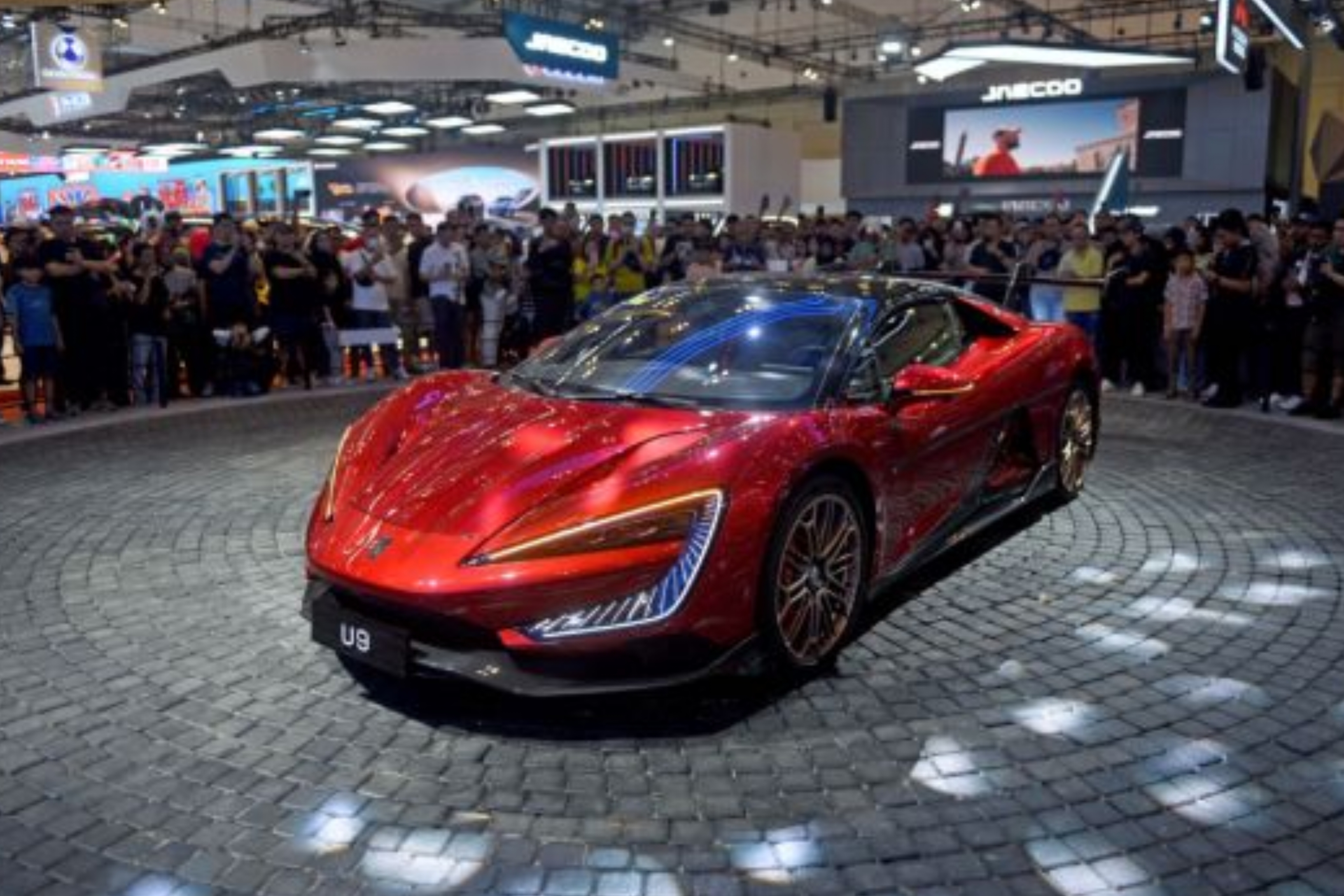 Yangwang U9, mobil sport listrik besutan BYD mejeng di GIIAS 2025. (BYD)