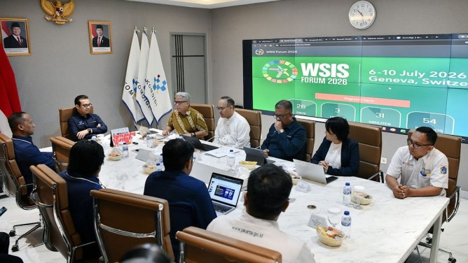 Wamenkomdigi Nezar Patria didampingi Kepala BPSDM Komdigi Bonifasius Wahyu Pudjianto, Kepala Pusat Kerja Sama Internasional (PUSKI) Ichwan Makmur Nasution, Kepala Biro Humas Rhina Anita, serta Tenaga Ahli Wamen Donny Utoyo saat menerima audiensi nomine WSIS Prizes 2026 di Kantor Kementerian Komdigi, Jakarta Pusat pada Rabu, 10 Juni 2026. (Komdigi).