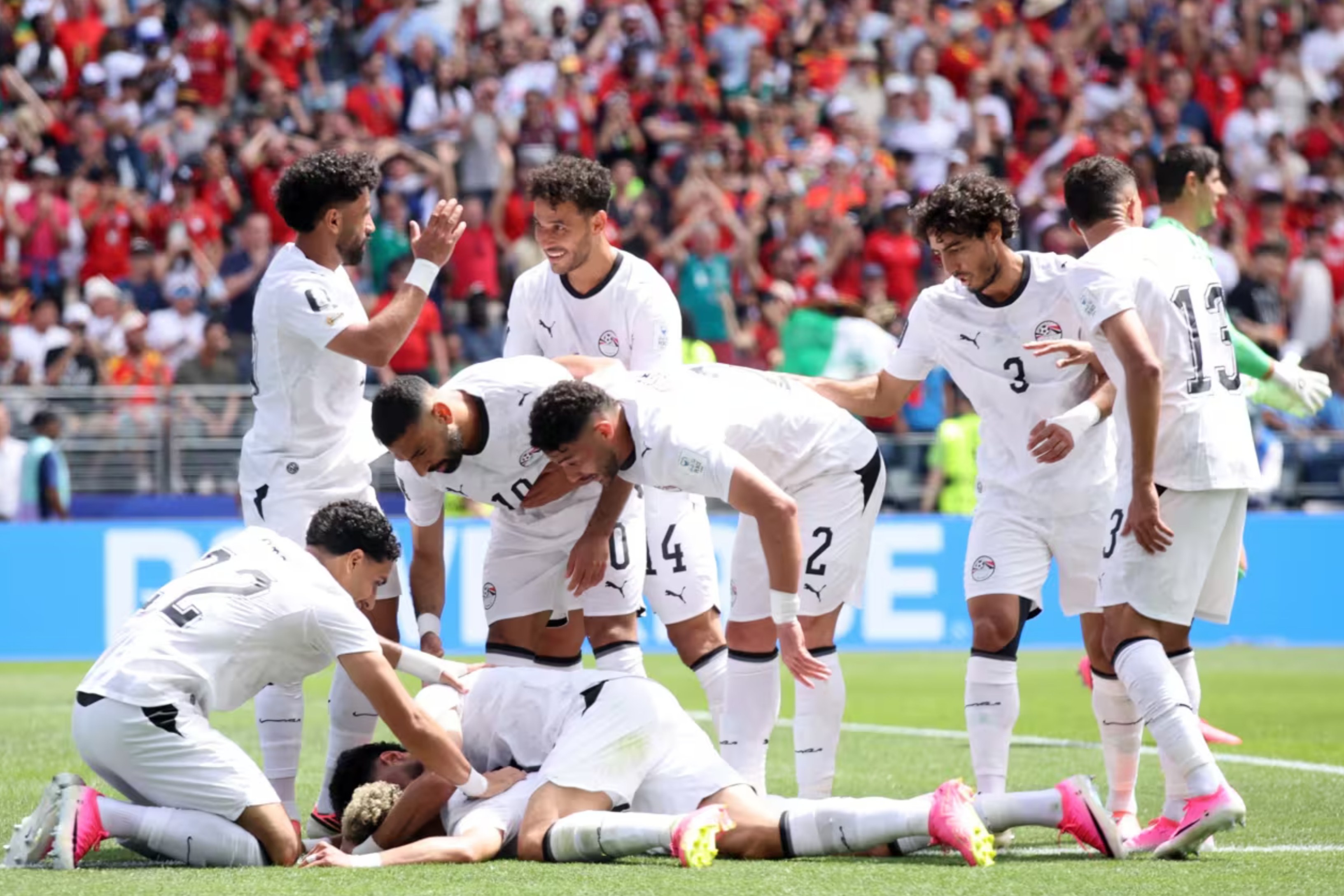 Gol internasional pertama Emam Ashour sempat membawa Mesir berada di jalur untuk meraih kemenangan perdana mereka di Piala Dunia FIFA, namun masuknya Romelu Lukaku membantu Belgia menyelamatkan satu poin. [IDNVoice/FIFA)