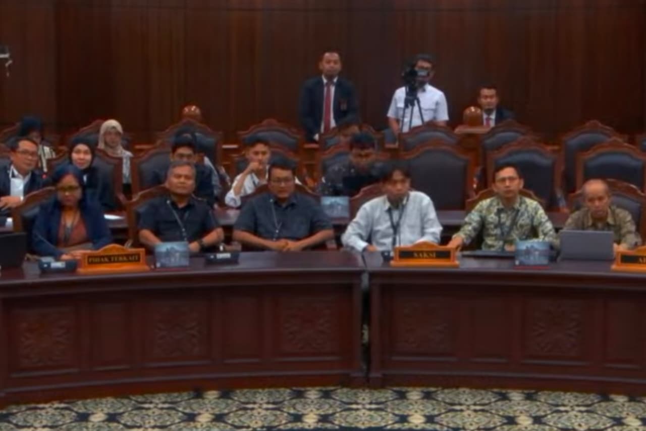 Tangkapan layar sidang uji materiil Undang-Undang Nomor 17 Tahun 2025 tentang APBN 2026 di Jakarta pada Senin, 15 Juni 2026. (IDNVoice/YouTube MK RI)