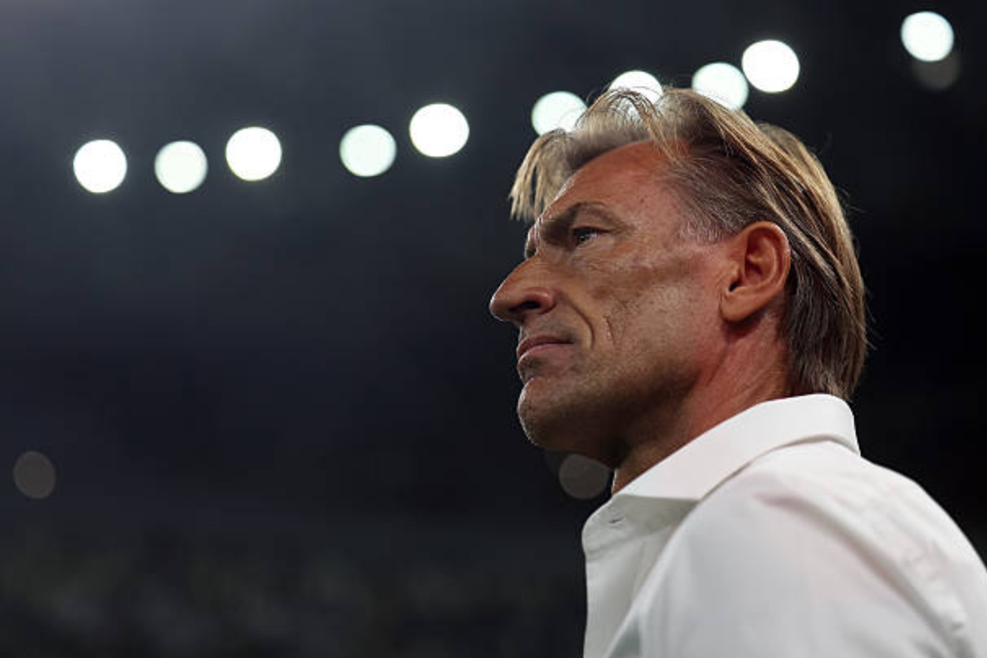 Herve Renard, pelatih baru Tim Nasional Tunisia di Piala Dunia 2026 menggantikan Sabri Lamouchi usai kekalahan telak 1-5 atas Swedia di Stadion Monterrey. (IDNVoice/Getty Images)