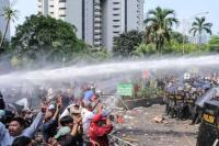 Ricuh Saat Eksekusi Eks Hotel Sultan, 69 Orang Diamankan dan Puluhan Terluka