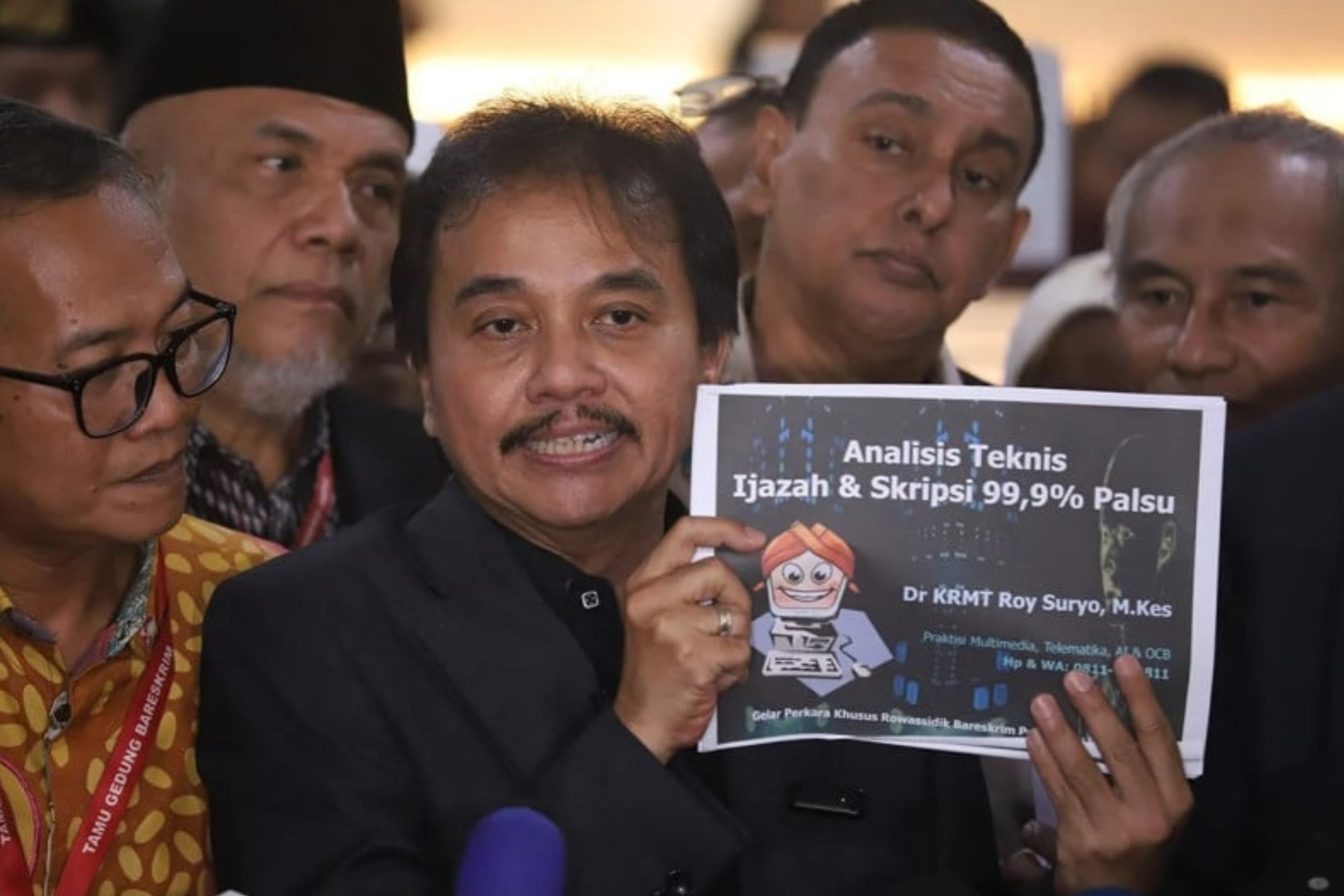Tersangka kasus dugaan penyebaran tudingan ijazah palsu Jokowi. (IDNVoice/SindoNews)