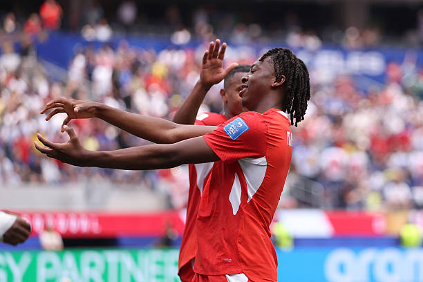 Johan Manzambi (9) merayakan gol yang memecah kebuntuan bagi Swiss saat menaklukkan Bosnia & Herzegovina pada pertandingan Grup B Piala Dunia 2026 di Inglewood, California. (IDNVoice/Getty Images)