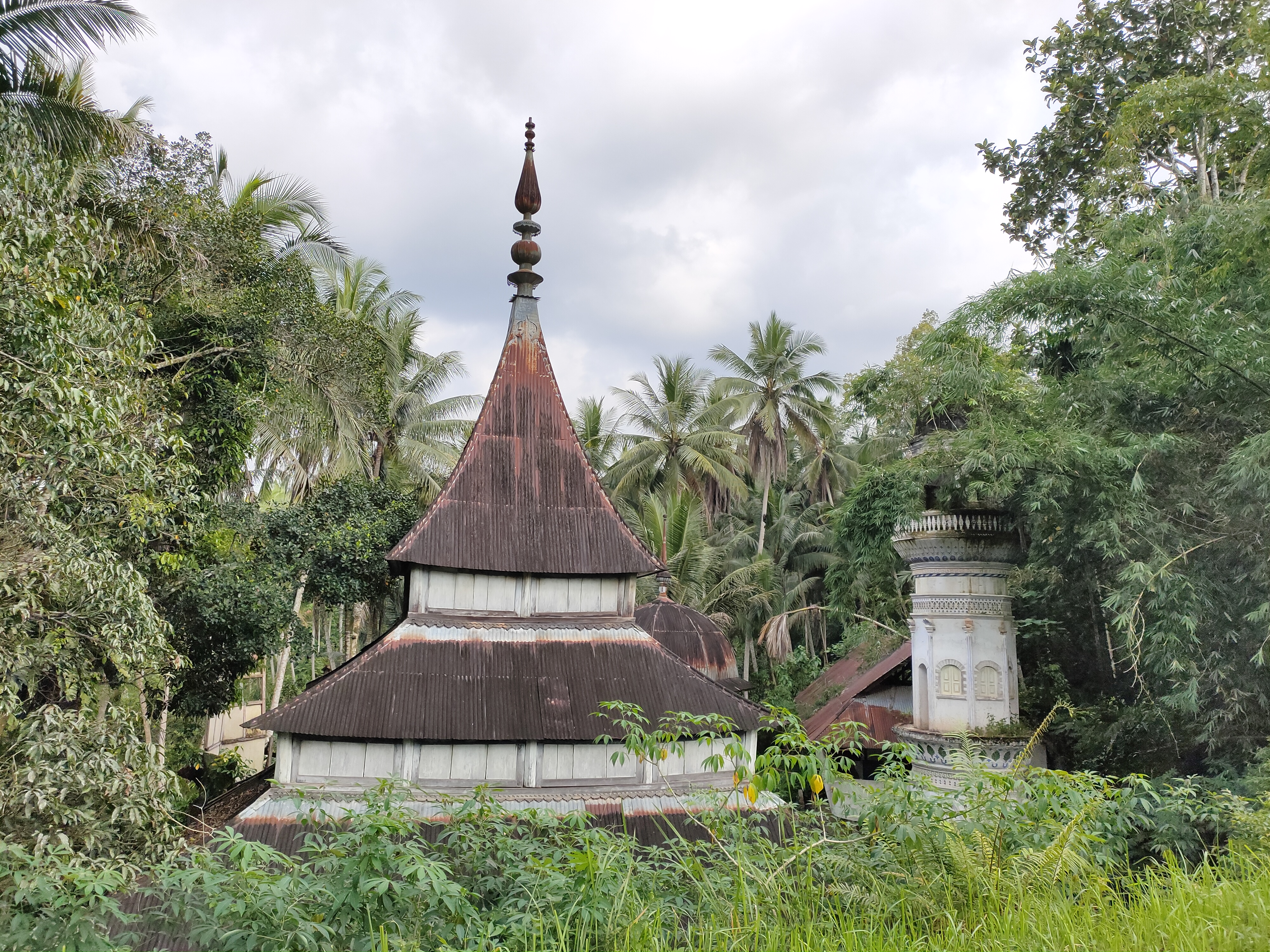Ilustrasi: Masjid Ampang Gadang di Desa Ampang Gadang, Kecamatan Guguk, Kabupaten Lima Puluh Kota, Sumatera Barat pada tahun 2020. (IDNVoice/Wikipedia-Rahmat Irfan Denas)