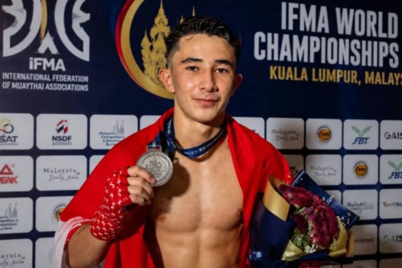 Elijah Hinzman Ukir Sejarah, Raih Perak Pertama Indonesia di Kejuaraan Dunia Muaythai
