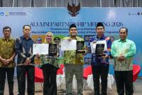 Terima Penghargaan Alumni Berdampak UNNES, Wamenkop Soroti Peran Kampus Hadapi Krisis Pangan dan Energi