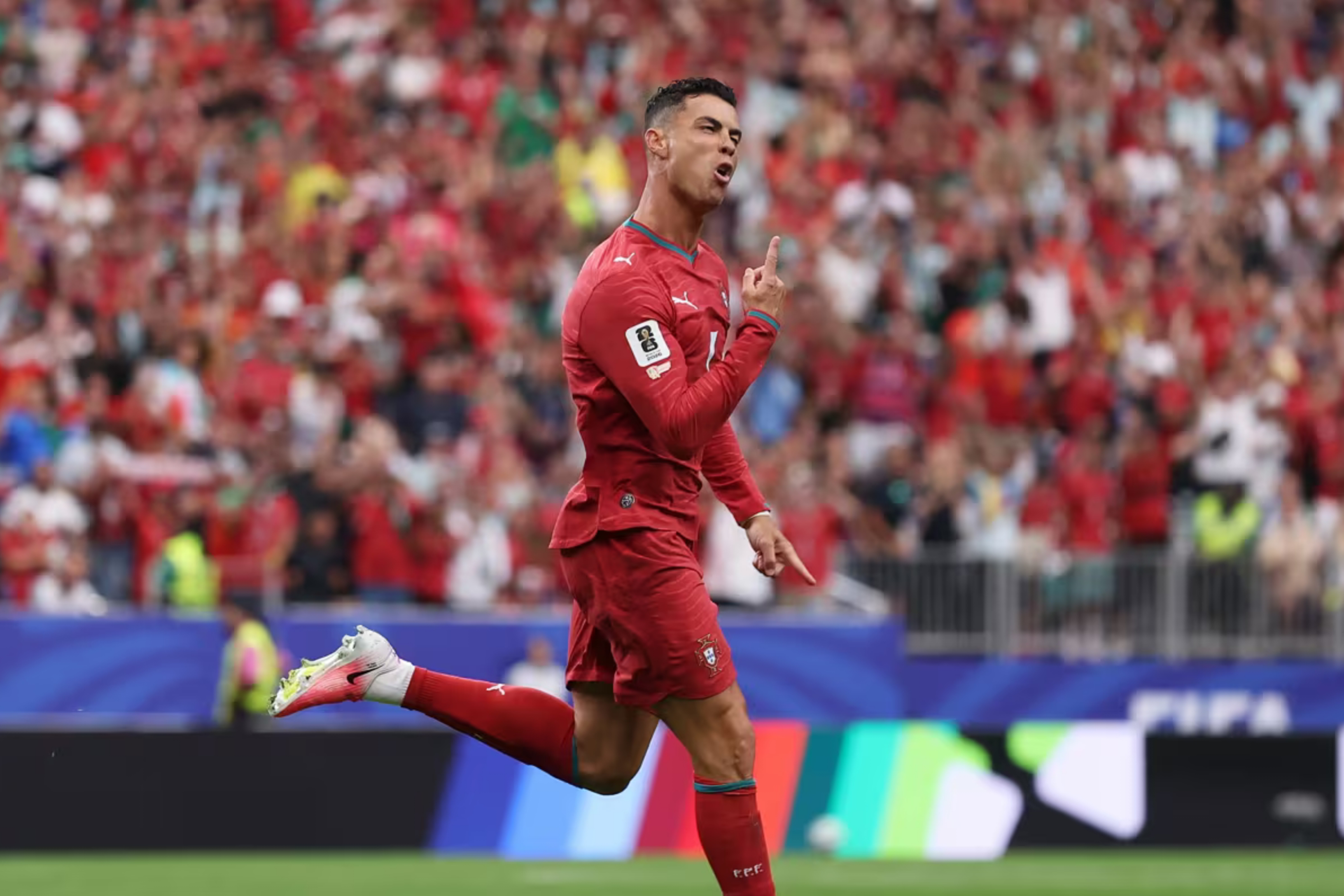Cristiano Ronaldo mencetak dua gol brilian untuk memecahkan sejumlah rekor Piala Dunia FIFA dan mengawali kiprah apik Portugal di turnamen ini. (IDNVoice/FIFA)