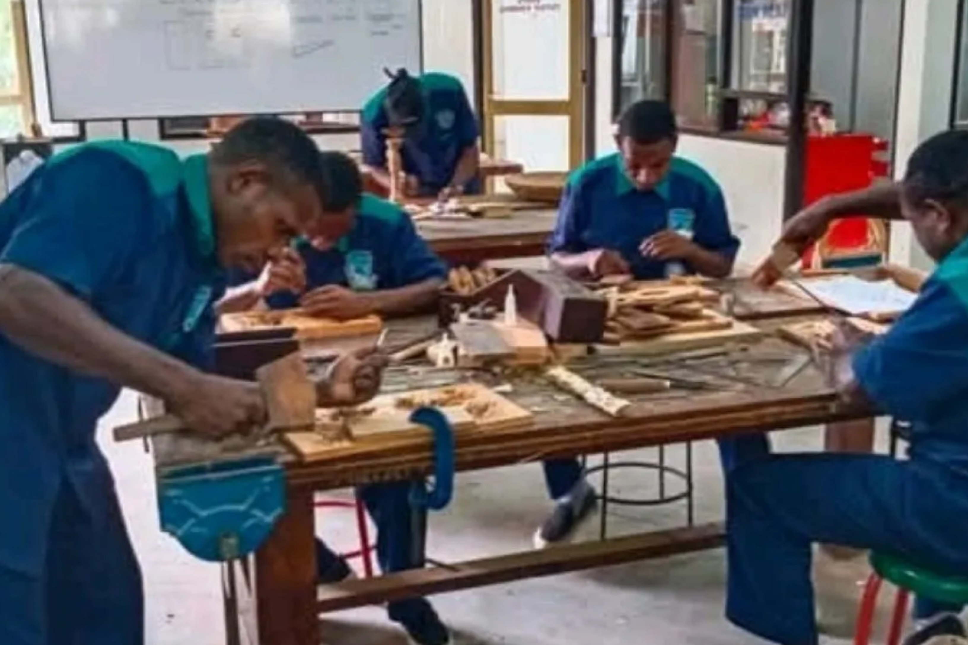 Siswa-siswi SMK Negeri 1 Seni dan Industri Kreatif Asmat melakukan praktik kerja lapangan di Balai Besar Pendidikan Vokasi Seni Yogyakarta. (IDNVoice/Kemendiknasmen)