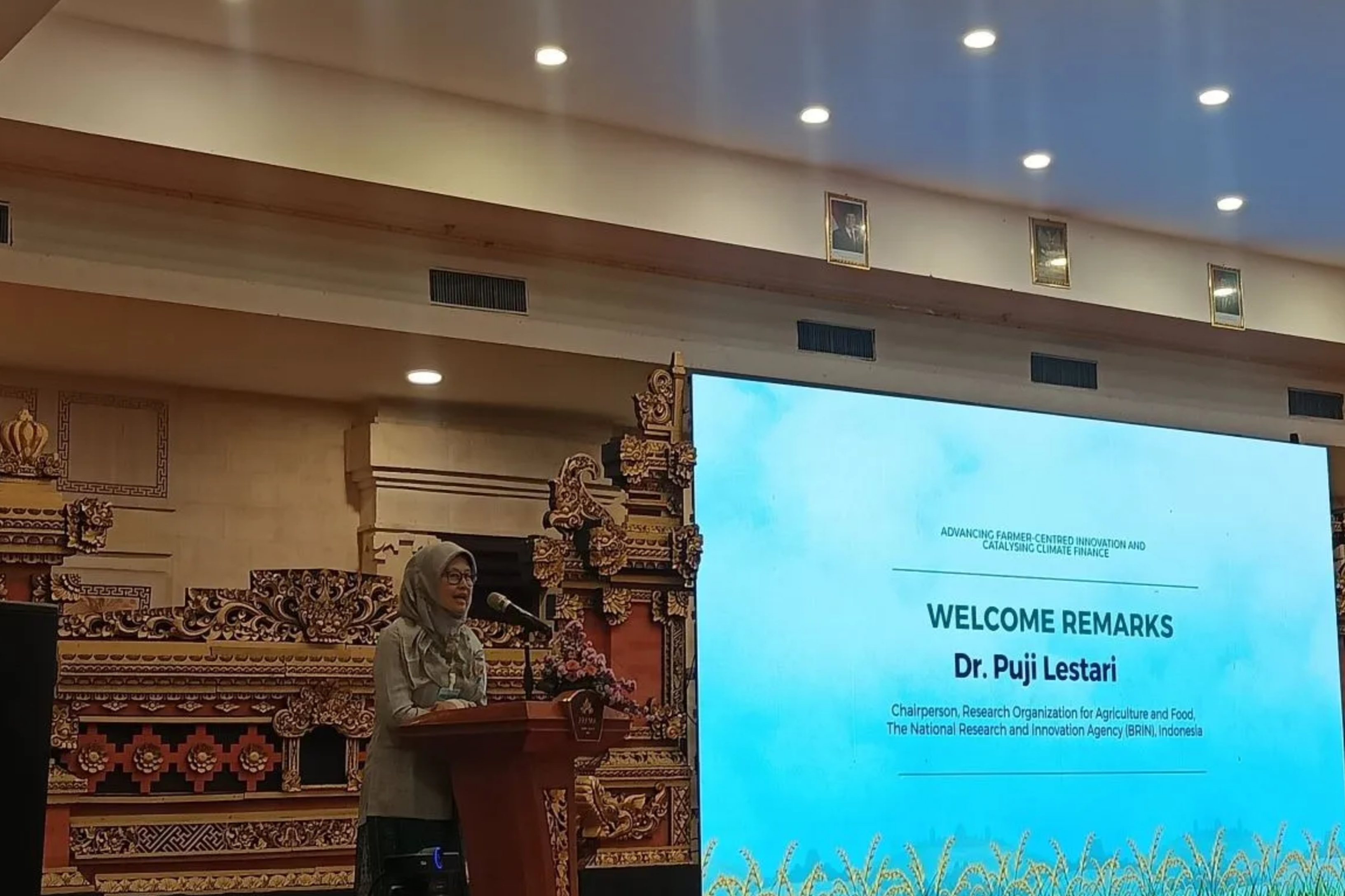 Kepala Organisasi Riset Pertanian dan Pangan BRIN Puji Lestari dalam acara pertukaran Pengetahuan tentang Teknologi Mutakhir untuk Sistem Padi dan Peternakan Rendah Emisi FSIP-FOLUR Dialog Global Kedua tentang Transformasi Beras Berkelanjutan di Sanur, Denpasar, Bali pada Rabu, 24 Juni 2026. (ANTARA/Rolandus Nampu)