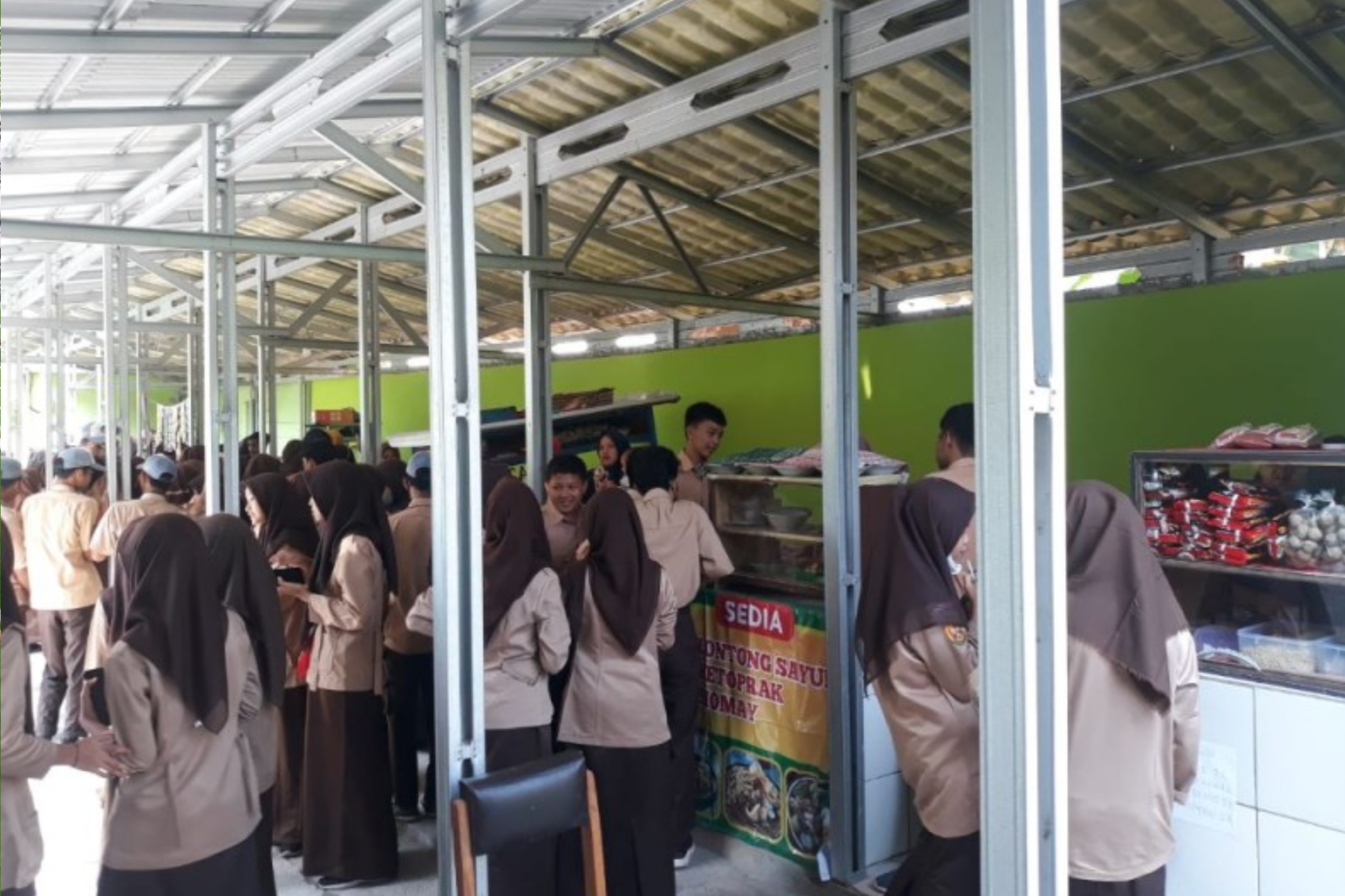 Ilustrasi: Kantin Sekolah Menengah Atas (SMA) Negeri 1 Jasinga, Desa Setu, Kecamatan Jasinga, Kabupaten Bogor. (IDNVoice/SMANJAS)