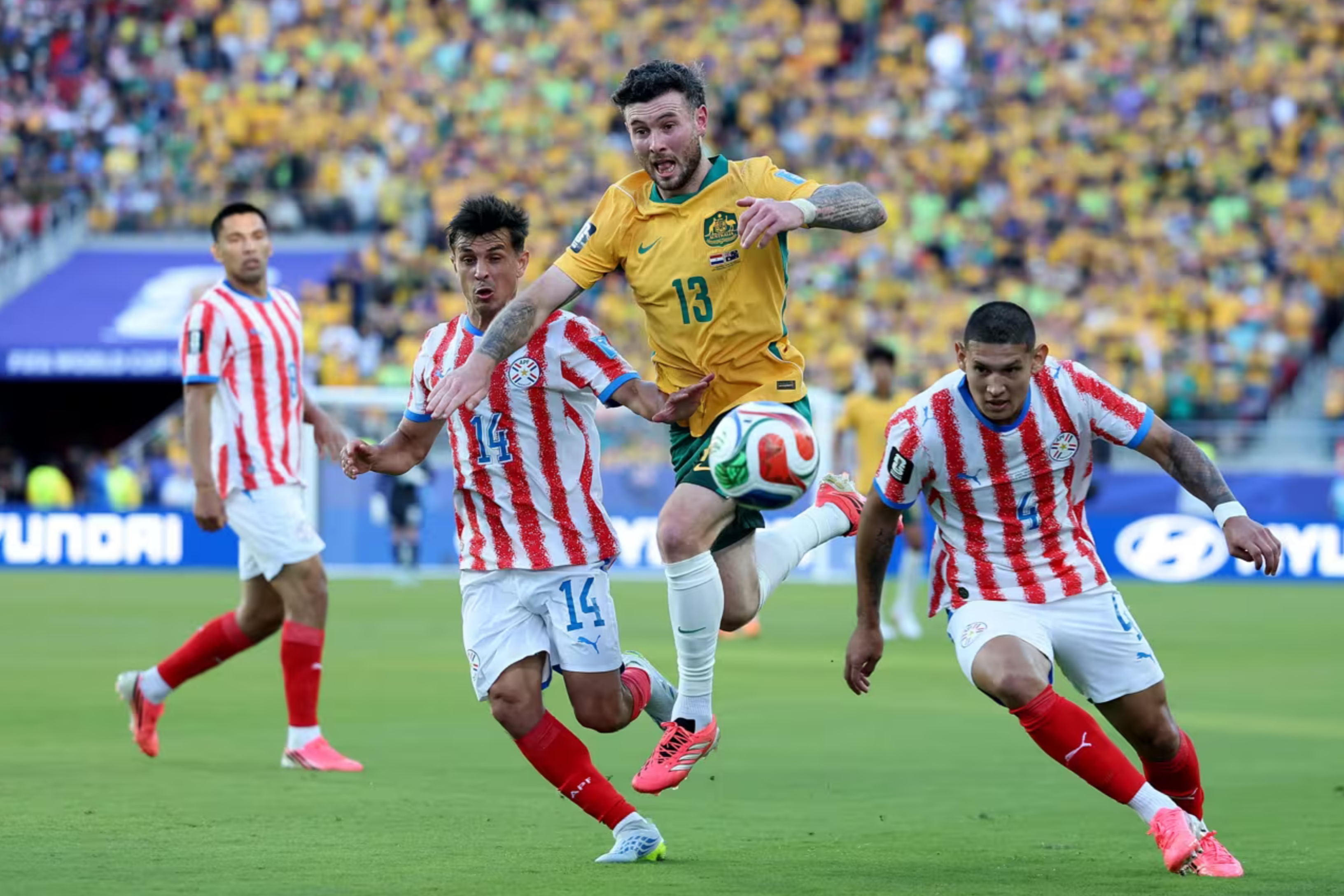 La Albirroja dan Socceroos memainkan pertandingan yang penuh energi di California namun tanpa pemenang. Hasil imbang tersebut meloloskan Australia ke fase gugur. (IDNVOice/FIFA)