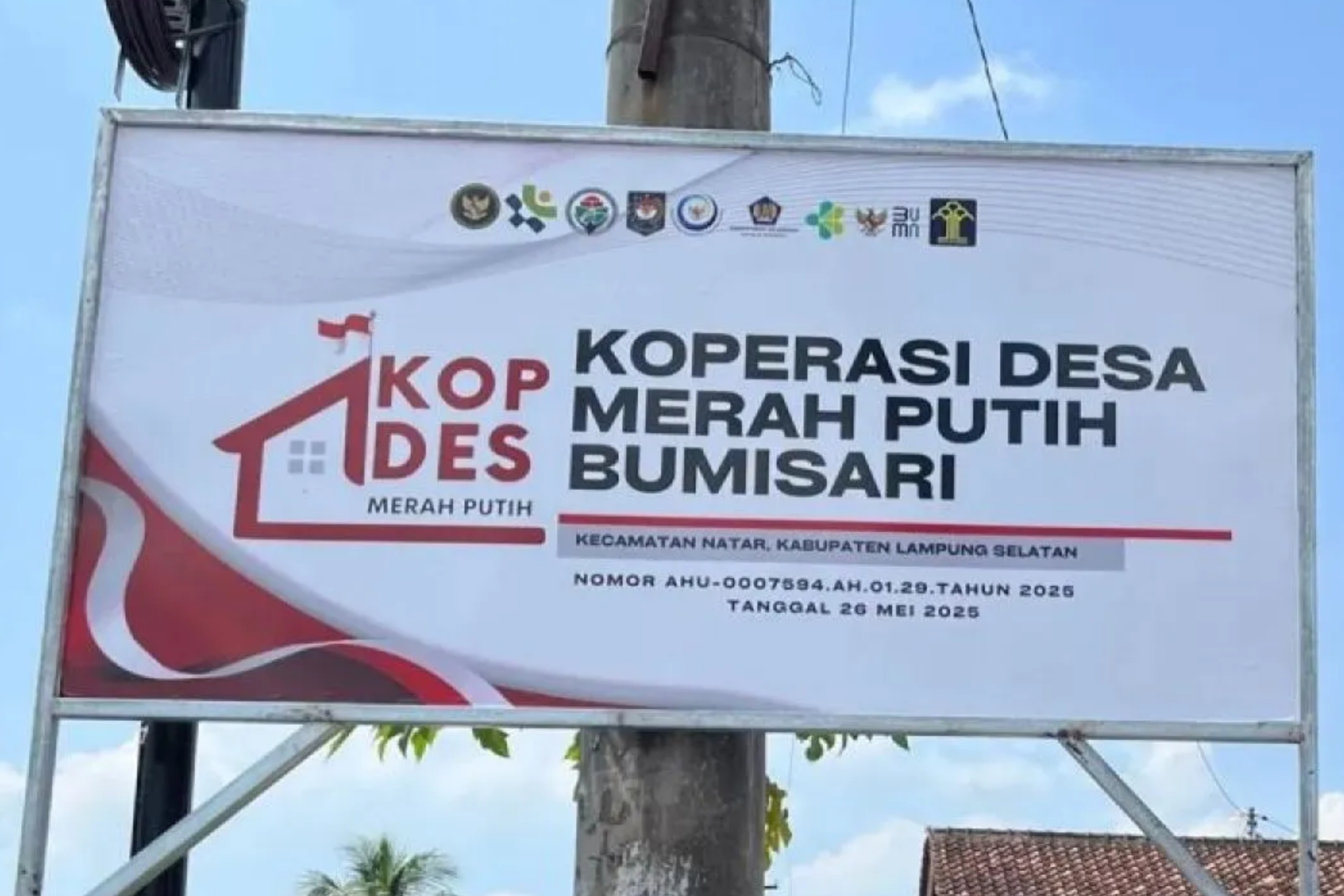 Ilustrasi: Salah satu Koperasi Desa/Kelurahan Merah Putih (KDKMP) yang ada di Lampung Selatan. (ANTARA/Ruth Intan Sozometa Kanafi) 