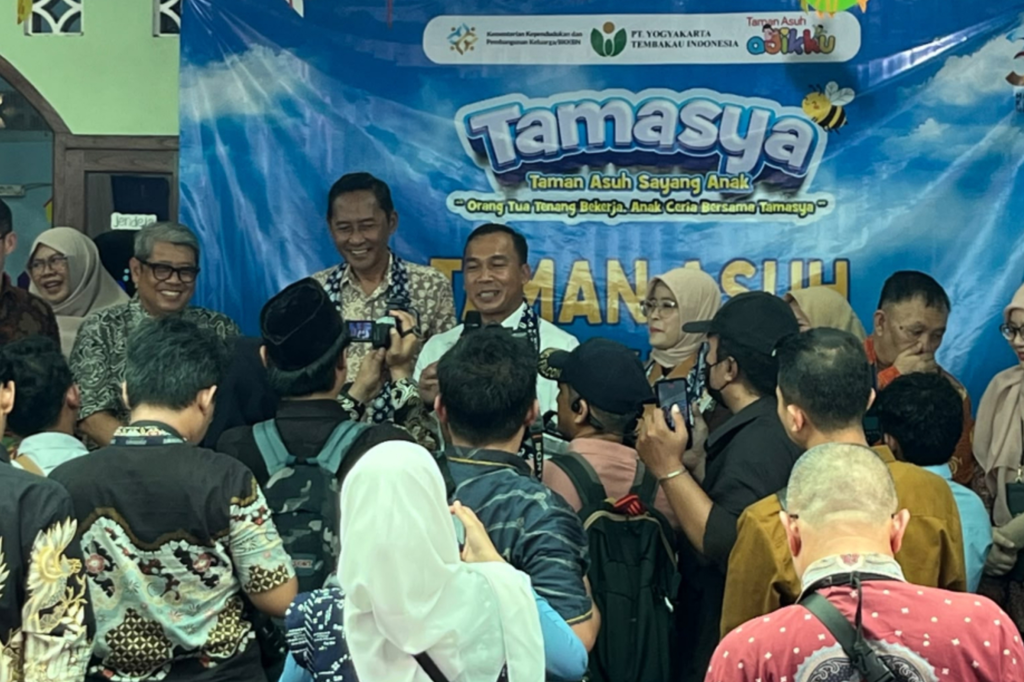 Menteri Kependudukan dan Pembangunan Keluarga (Mendukbangga) sekaligus Kepala Badan Kependudukan dan Keluarga Berencana Nasional (BKKBN), Wihaji saat memberikan keterangan pers di Taman Asuh Adikku Bantul, D.I. Yogyakarta pada Jumat, 26 Juni 2026. (IDNVoice/Polres Bantul)