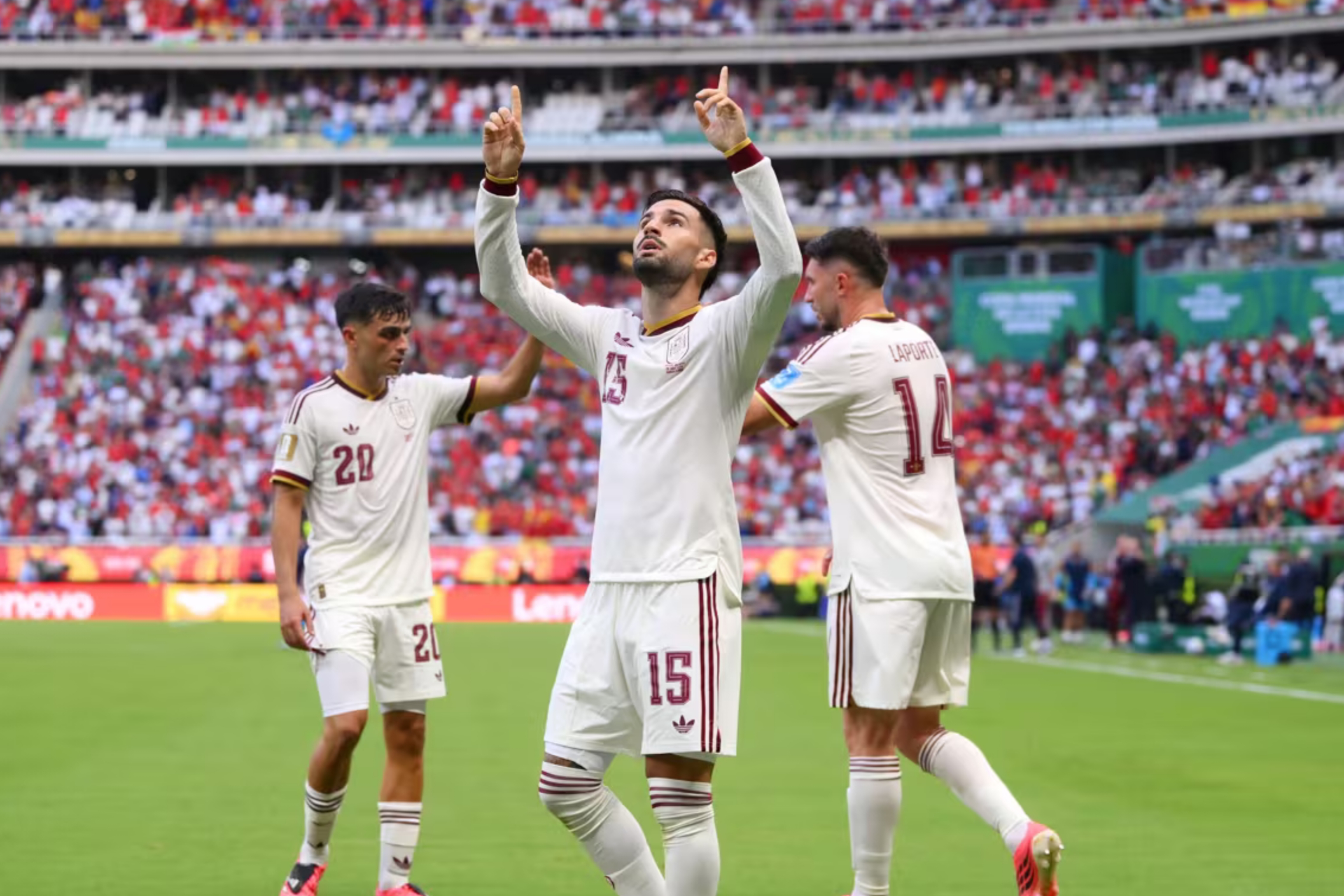 Dominasi penguasaan bola Spanyol terbukti terlalu tangguh bagi Uruguay. La Roja sukses menundukkan La Celeste demi mengamankan status juara Grup H. (IDNVoice/FIFA)