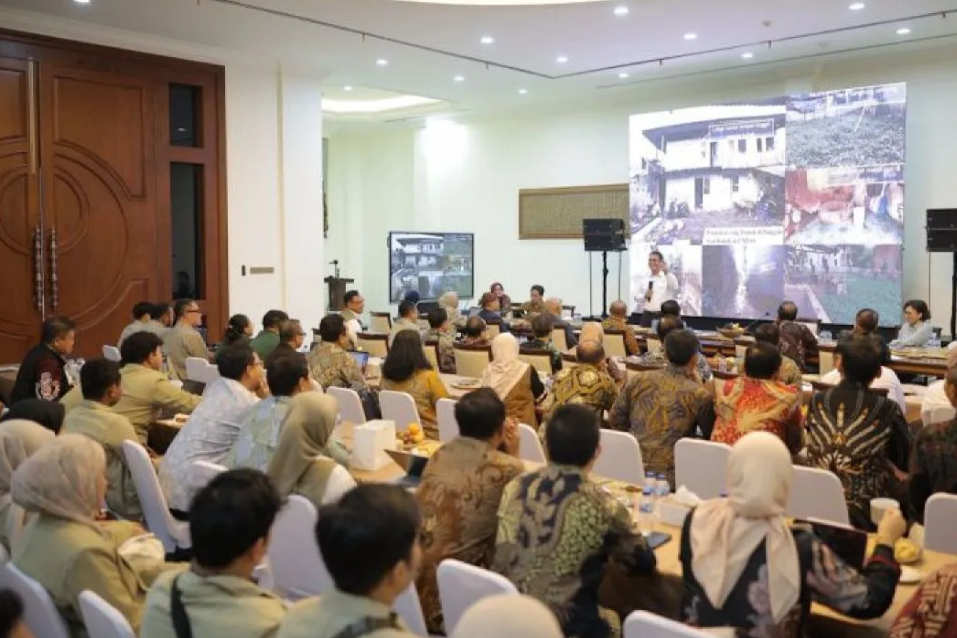 Menteri Pertanian Republik Indonesia (Mentan RI) Andi Amran Sulaiman mengumpulkan civitas akademika Universitas Gadjah Mada (UGM) di kediamannya di Jakarta pada Senin, 29 Juni 2026. (IDNVoice/Kementan)