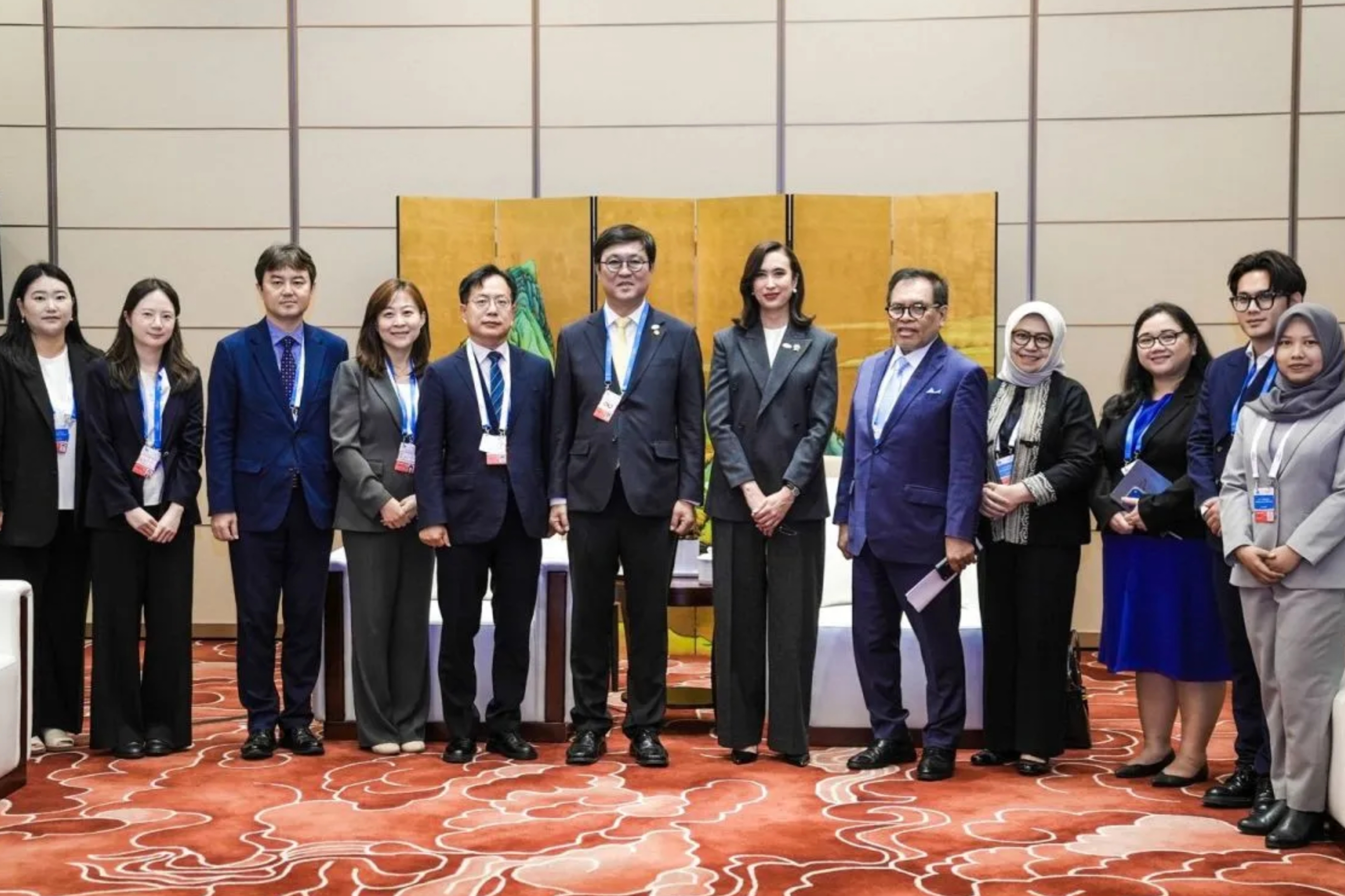 Menteri Pariwisata Widiyanti Putri Wardhana dan jajarannya melakukan pertemuan dengan pejabat Pemerintah Korea Selatan di sela The 13th APEC Tourism Ministerial Meeting di Makau SAR, Tiongkok pada Sabtu, 27 Juni 2026. (IDNVoice/Kemenpar)