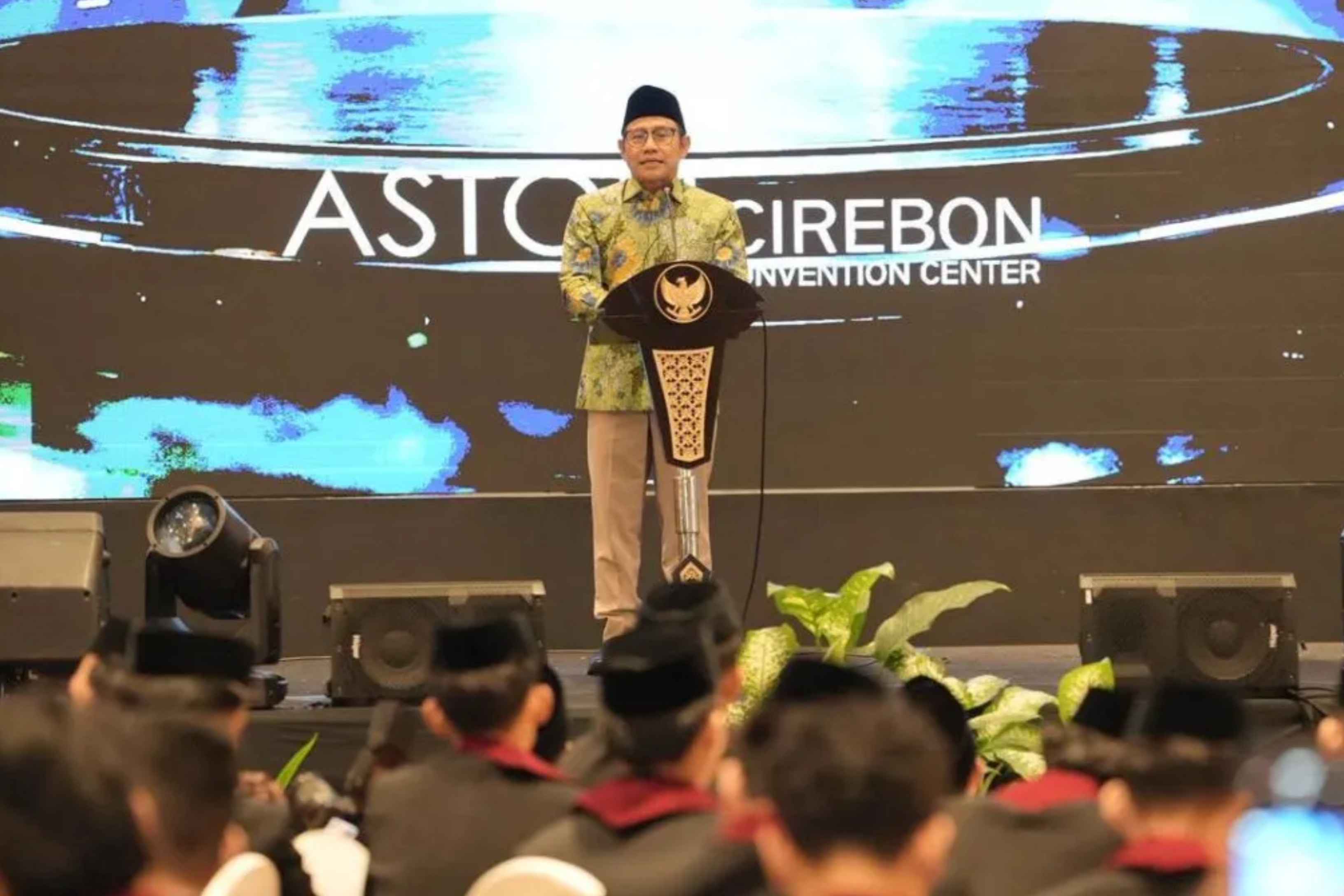 Menteri Koordinator Bidang Pemberdayaan Masyarakat Republik Indonesia (Menko PM RI) Abdul Muhaimin Iskandar saat menghadiri wisuda SMA dan MA Unggulan Bertaraf Internasional serta SMK Unggulan Pesantren Bina Insan Mulia (BIMA), Cirebon, Jawa Barat pada Minggu, 28 Juni 2026. (IDNVoice/Dok. Pribadi)