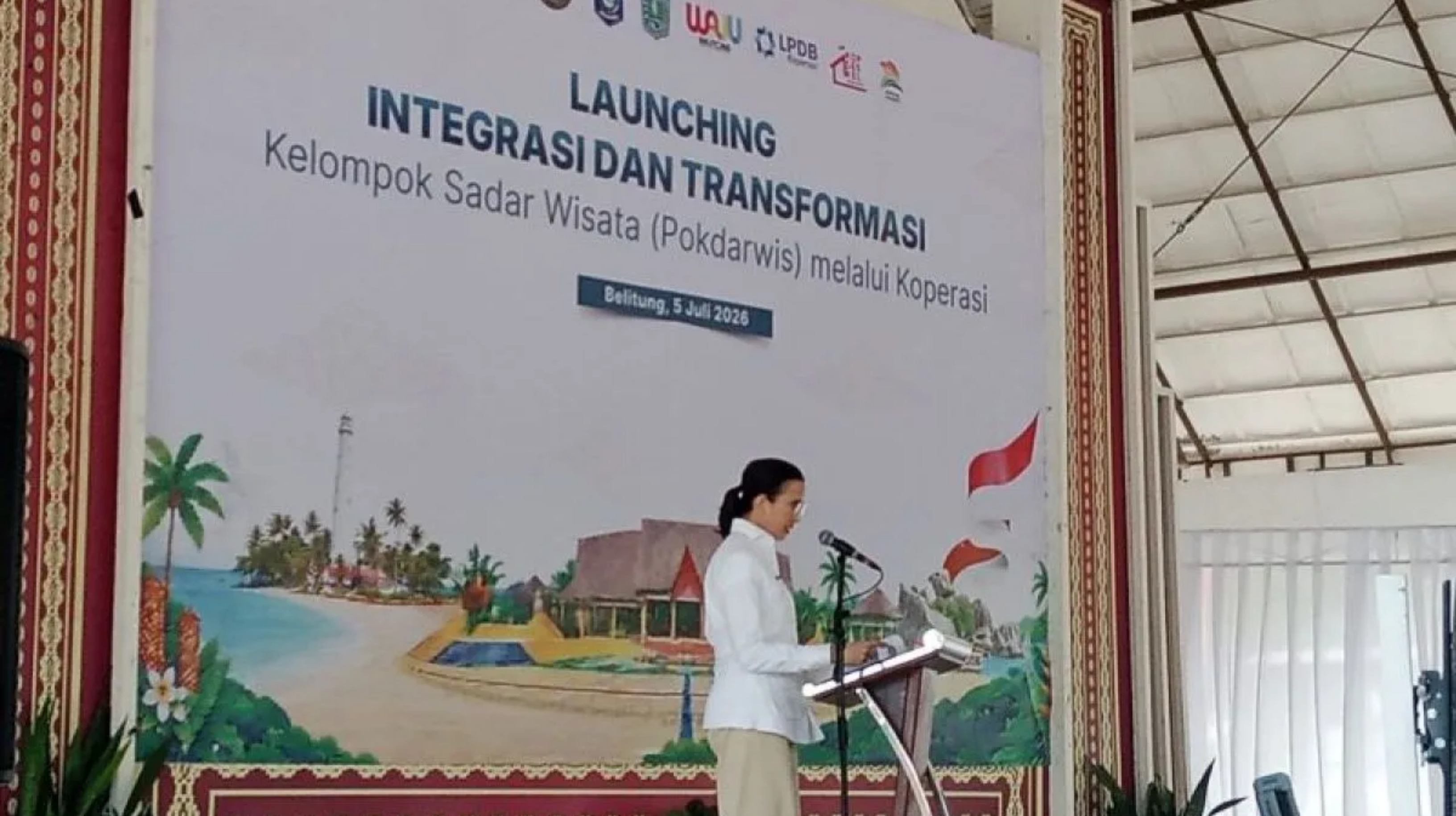 Menteri Pariwisata Republik Indonesia Widyanti Putri Wardhana berjanji siap mempromosikan potensi pariwisata Belitung ke mancanegara, di Tanjungpandan pada Minggu, 5 Juli 2026. (ANTARA/Apriliansyah)