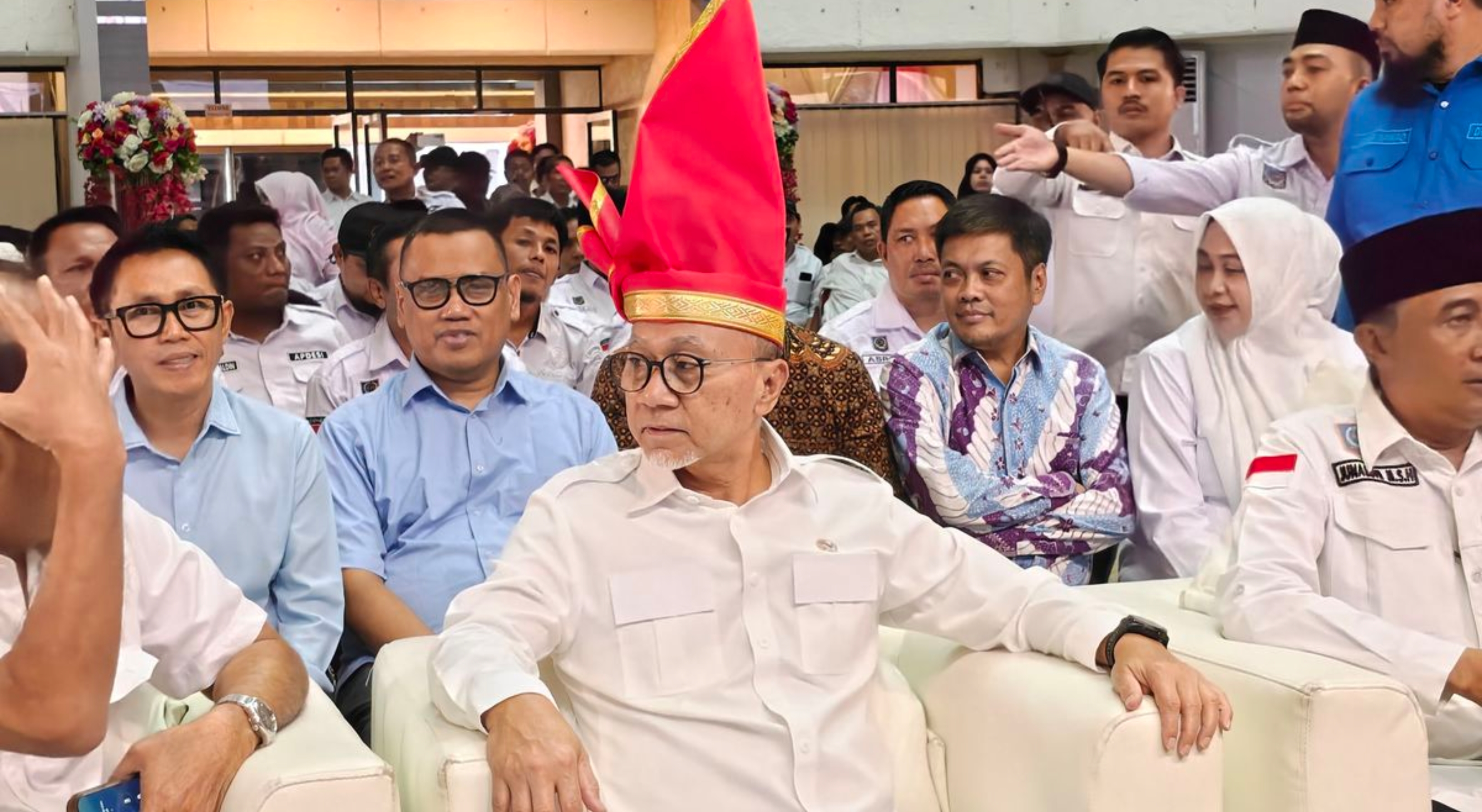 Menko Bidang Pangan, Zulkifli Hasan saat menghadiri acara APDESI di Makassar, Sabtu, 4 Juli 2026. (Kompas)