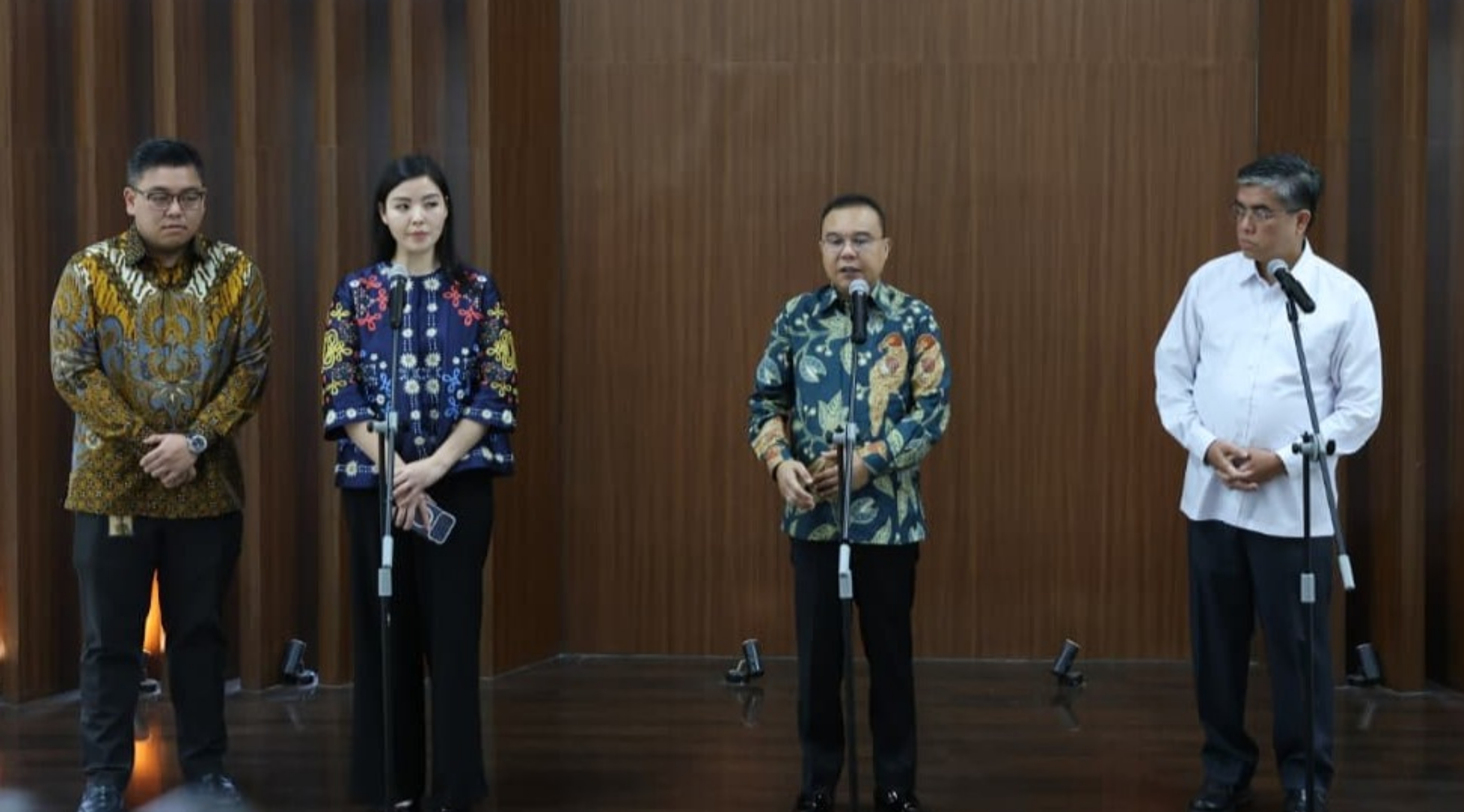 Wakil Ketua DPR RI, Sufmi Dasco Ahmad saat Konferensi Pers bersama Presiden Direktur PT Tokopedia Stefanie Susilo serta Menaker RI Yassierli yang digelar di selasar Gedung Nusantara III, DPR RI, Senayan, Jakarta pada Senin, 6 Juli 2026. (IDNVoice/DPR RI)