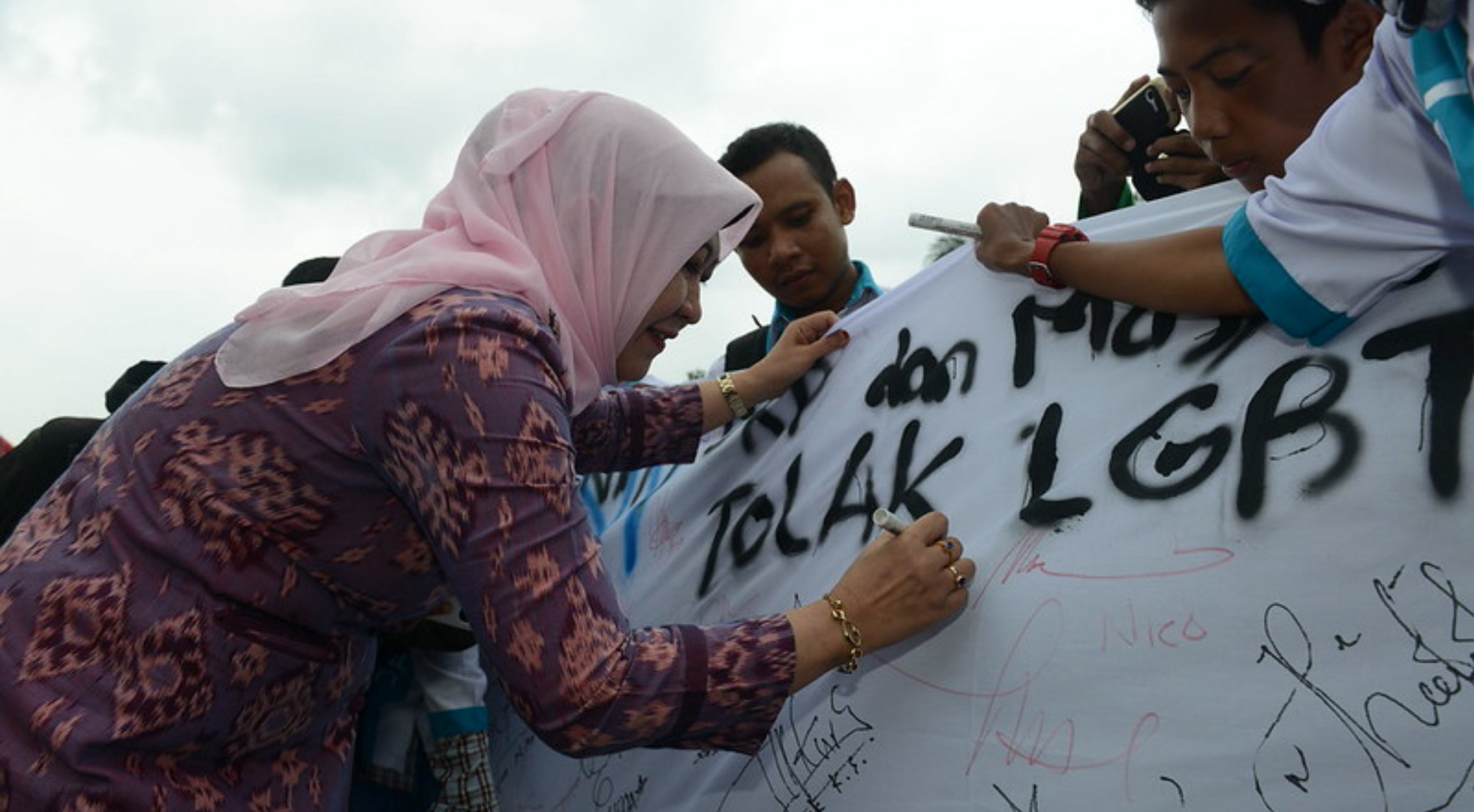 Ilustrasi: Aksi TolakLGBT (Lesbi, Gay, Biseksual, dan Transgender) di Alun-alun Kota Kediri pada tahun 2016. (IDNVoice/Pemkot Kediri)