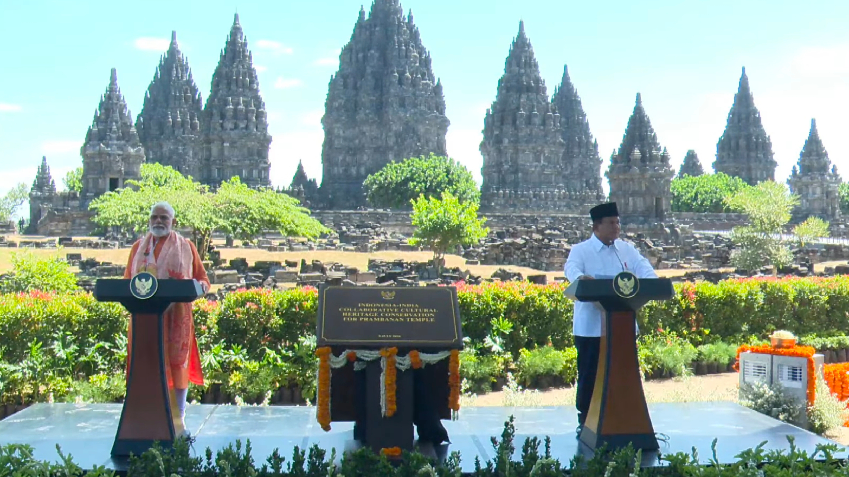 Tangkapan layar: Presiden RI Prabowo Subianto dan Perdana Menteri India Narendra Modi meresmikan secara simbolik kolaborasi Indonesia-India untuk konservasi Candi Prambanan, Yogyakarta pada Rabu, 8 Juli 2026. (IDNVoice/YouTube-Sekretariat Presiden)