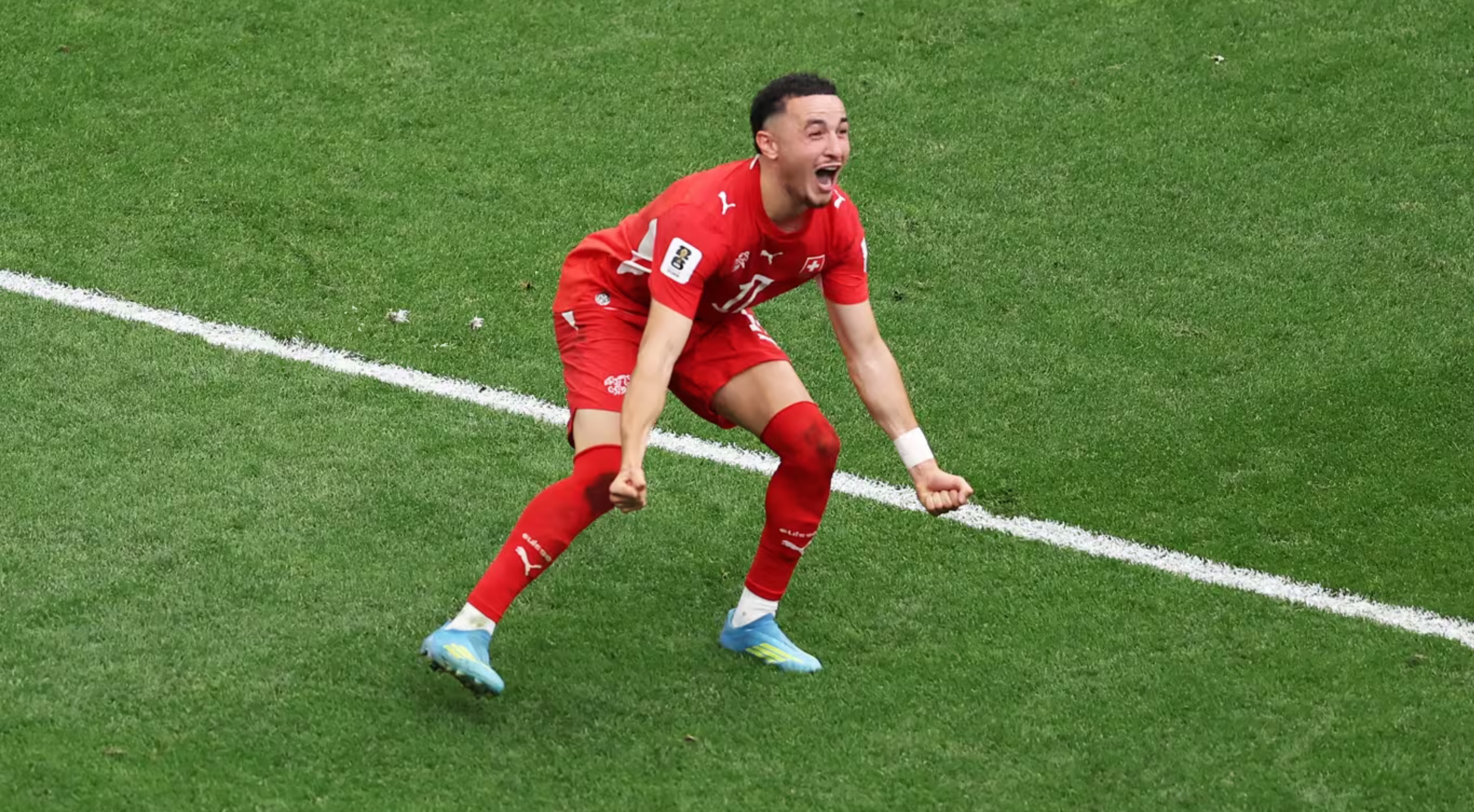 Ruben Vargas mencetak gol penalti penentu kemenangan yang membawa Swiss melaju ke perempat final melawan Lionel Messi dan kawan-kawan. (IDNVoice/FIFA)