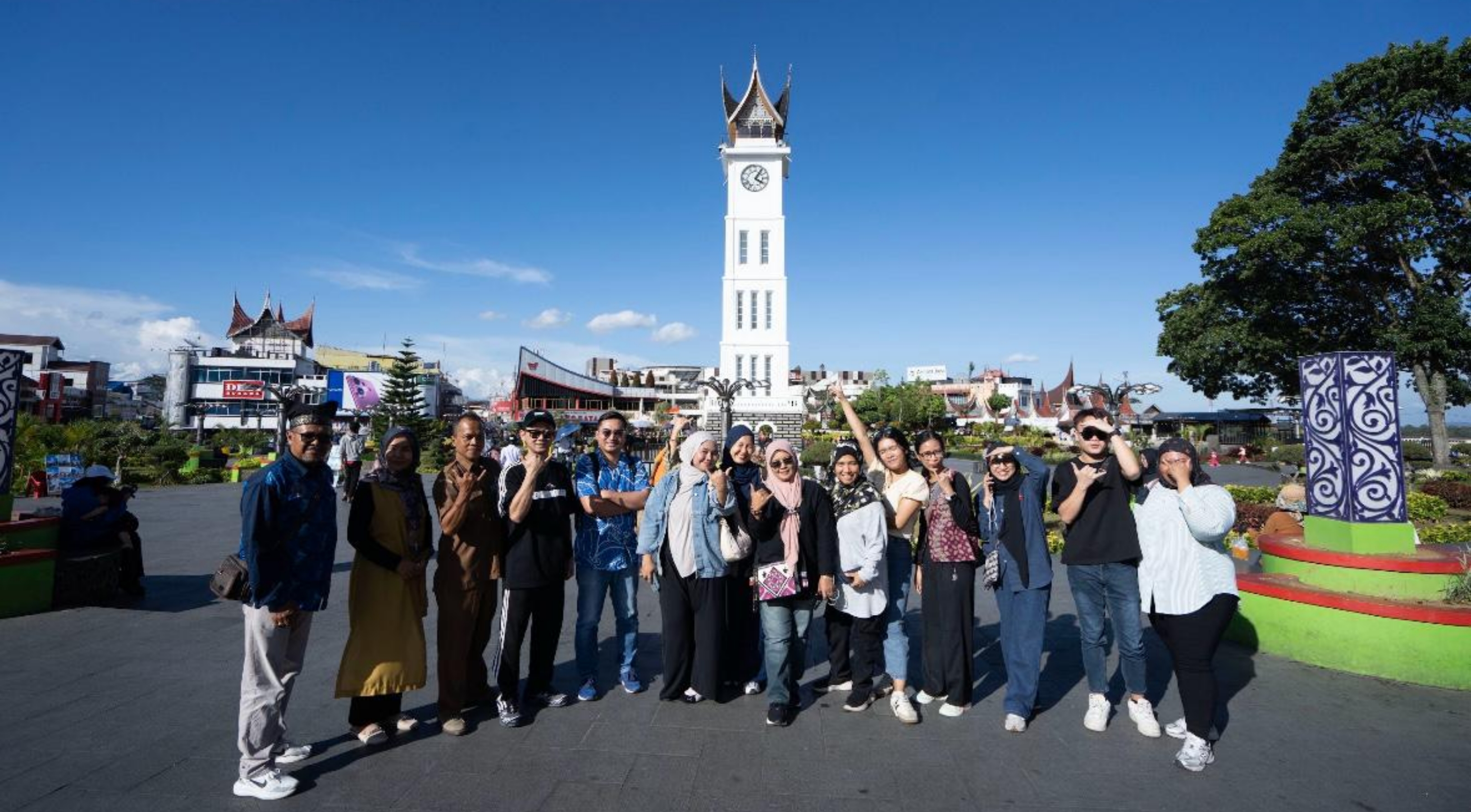 Kementerian Pariwisata (Kemenpar) mengajak wisatawan Malaysia untuk menjelajahi pesona keindahan destinasi wisata Sumatra Barat (Sumbar) melalui kegiatan Familiarization Trip (Famtrip) bertajuk 