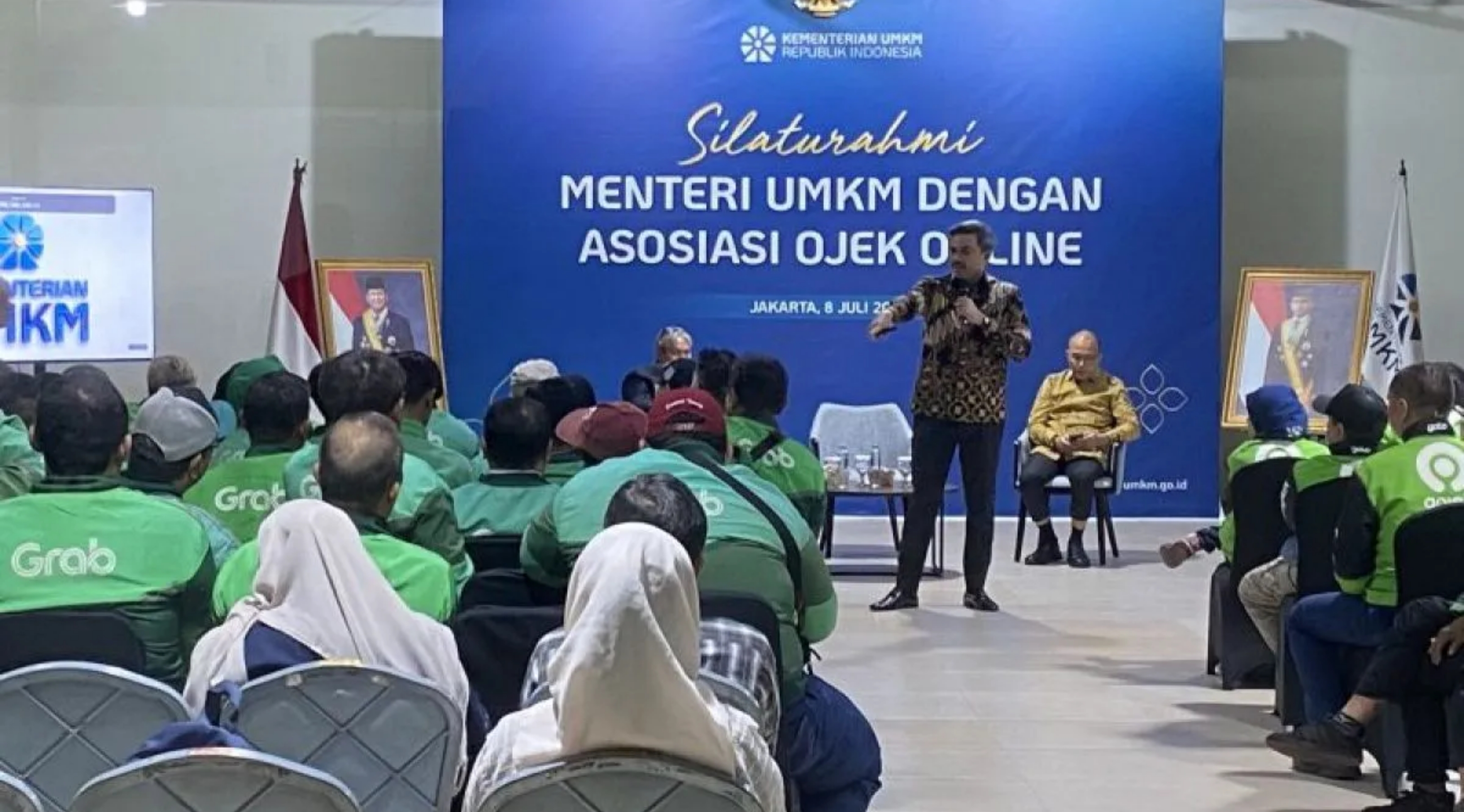Menteri Usaha Mikro, Kecil, dan Menengah (UMKM) Maman Abdurrahman melakukan audiensi dengan komunitas ojek daring di Jakarta pada Rabu,8 Juli 2026. (IDNVoice/Antara-Shofi Ayudiana)