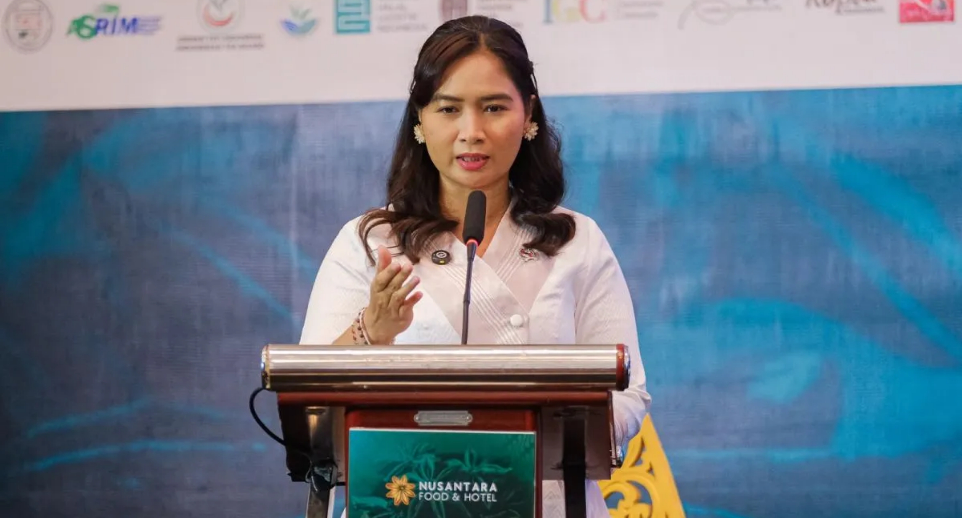 Wakil Menteri Pariwisata (Wamenpar) Ni Luh Puspa saat menyampaikan sambutannya pada pembukaan Nusantara Food & Hotel Expo 2026 di ICE BSD City, Tangerang Selatan pada Kamis, 9 Juli 2026. (IDNVoice/Kemenpar)