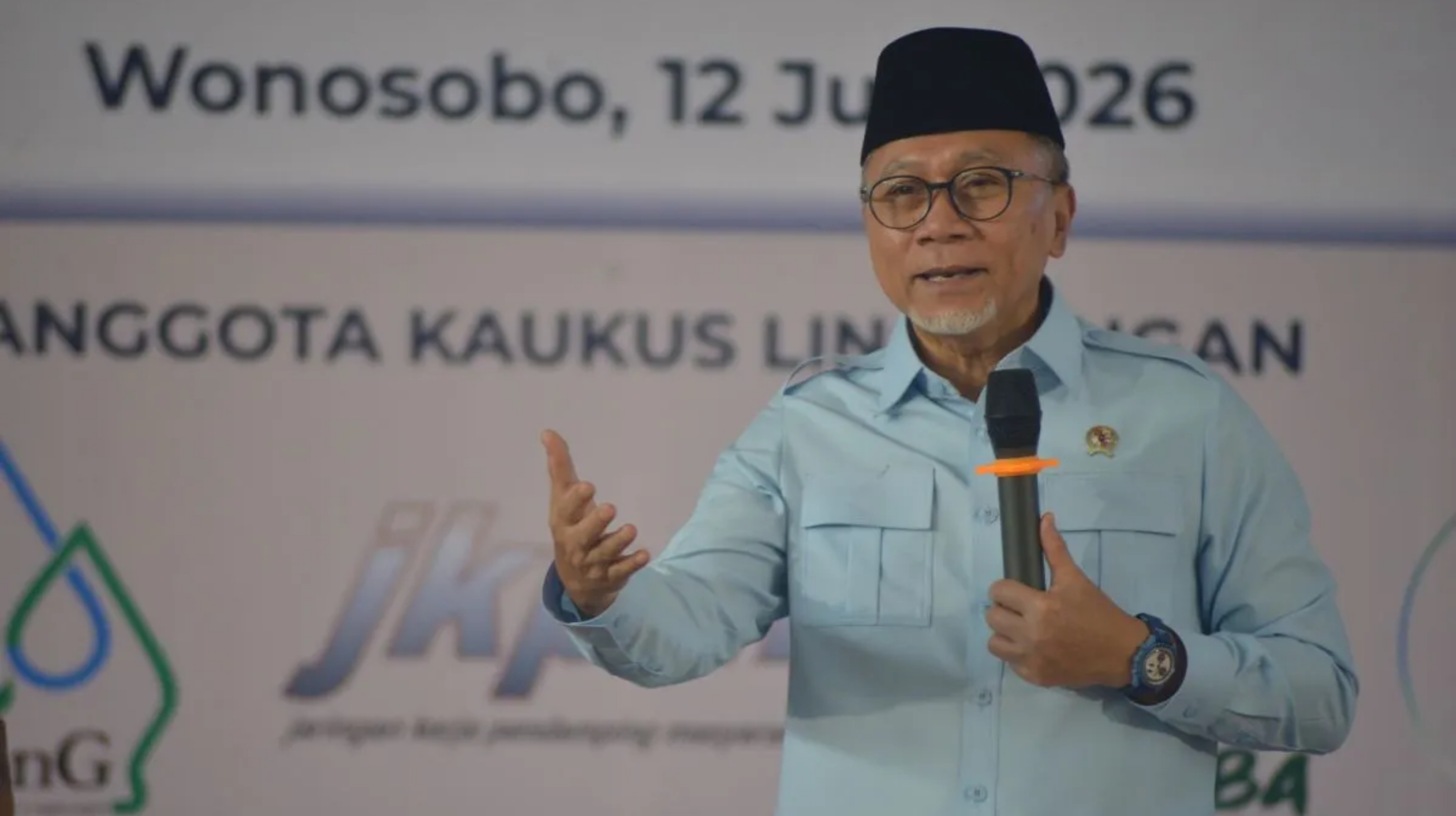 Menteri Koordinator Bidang Pangan Zulkifli Hasan menyampaikan paparan dalam Dialog Masyarakat Sipil untuk Ketahanan Pangan dan Kelestarian Lingkungan di Wonosobo, Jawa Tengah. (IDNVoice/Kemenko Pangan)