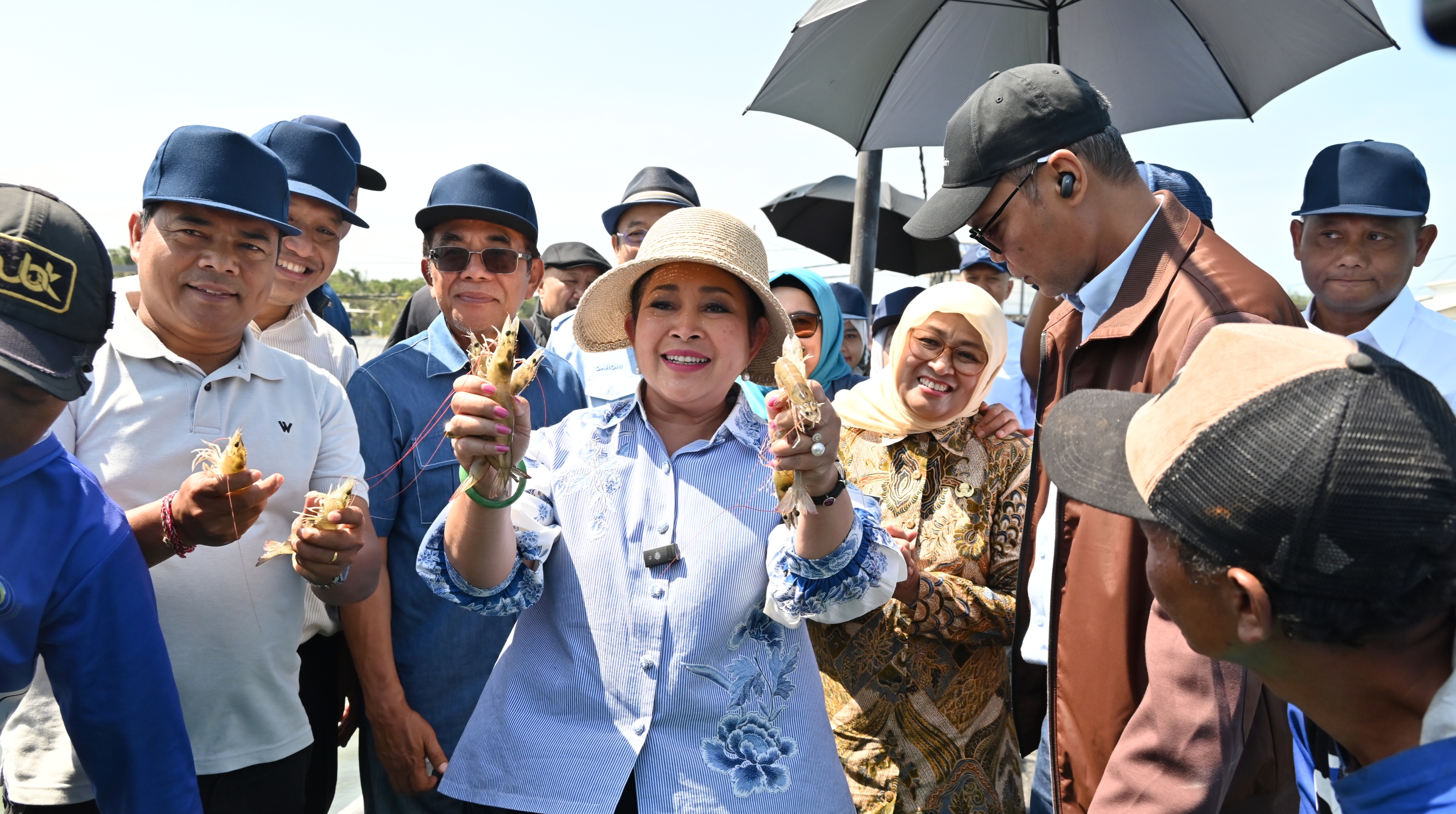 Ketua Komisi IV DPR RI Siti Hediati Soeharto, saat melakukan kunjungan kerja spesifik ke lokasi budidaya udang berbasis kawasan di Kebumen pada Sabtu, 11 Juli 2026. (IDNVoice/DPR RI)