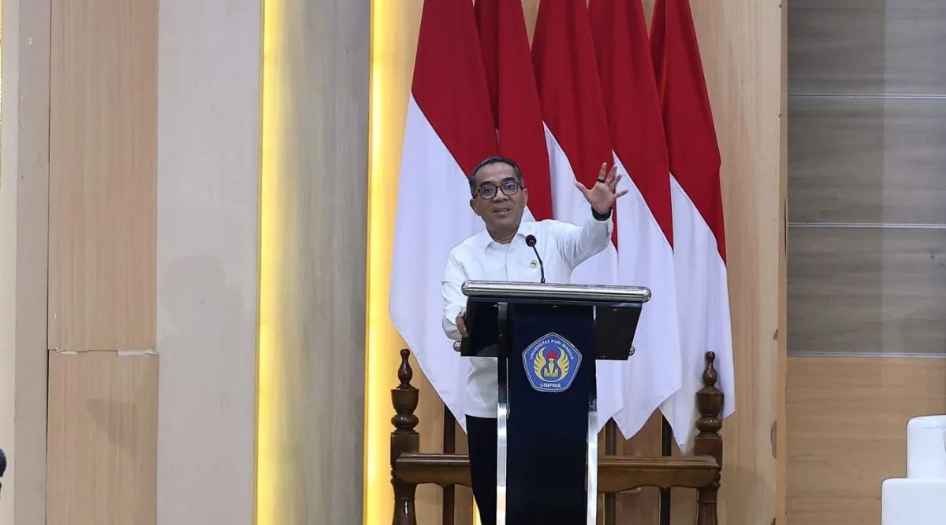 Menteri Pendidikan Tinggi, Sains, dan Teknologi (Mendiktisaintek) Brian Yuliarto saat melakukan kunjungan kerja di Universitas PGRI Madiun, Jawa Timur pada Sabtu, 11 Juli 2026. (IDNVoice/Kemdiktisaintek)