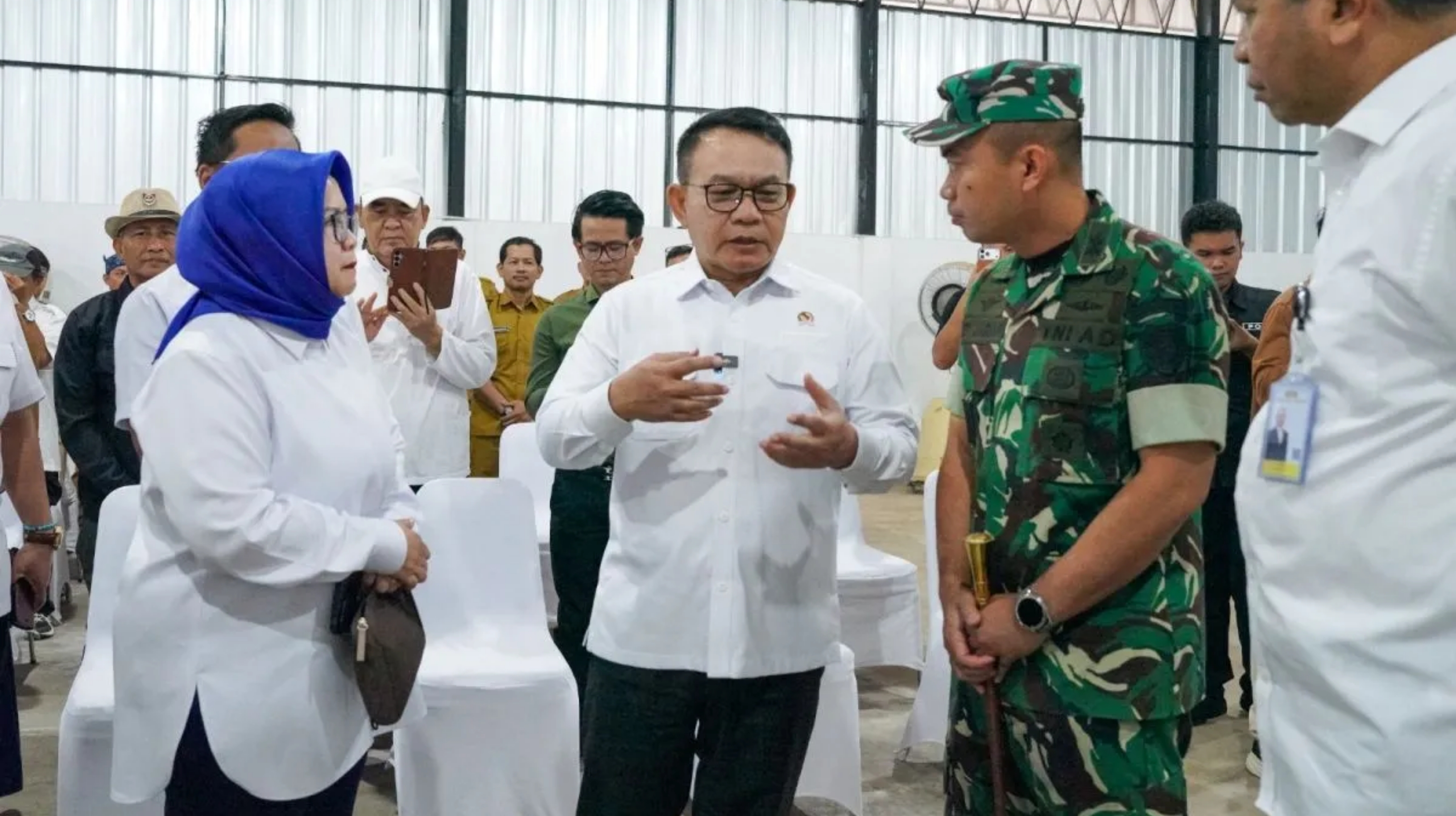 Kepala Staf Kepresidenan Dudung Abdurachman meninjau langsung kesiapan fasilitas Koperasi Desa/Kelurahan Merah Putih (KDKMP) Jatiluhur di Kabupaten Purwakarta, Jawa Barat pada Senin, 13 Juli 2026. (IDNVoice/KSP)