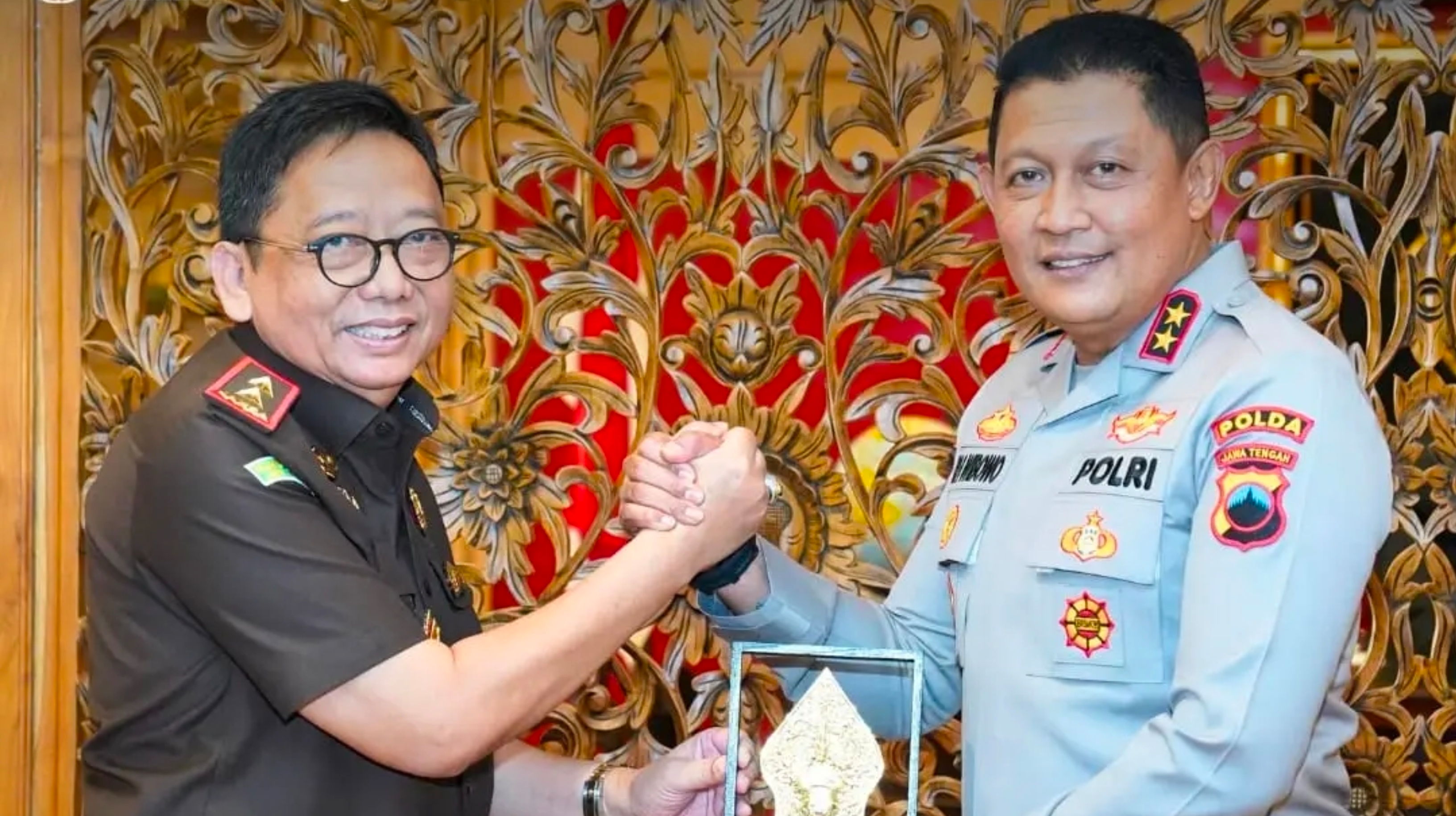 Kepala Kejaksaan Tinggi (Kejati) Jawa Tengah Teguh Subroto bersilaturahmi dengan Kapolda Jawa Tengah Irjen Pol. Ribut Hari Wiibowo di Semarang, Jawa Tengah pada Selasa, 14 Juli 2026. (IDNVoice/Kejati Jateng)