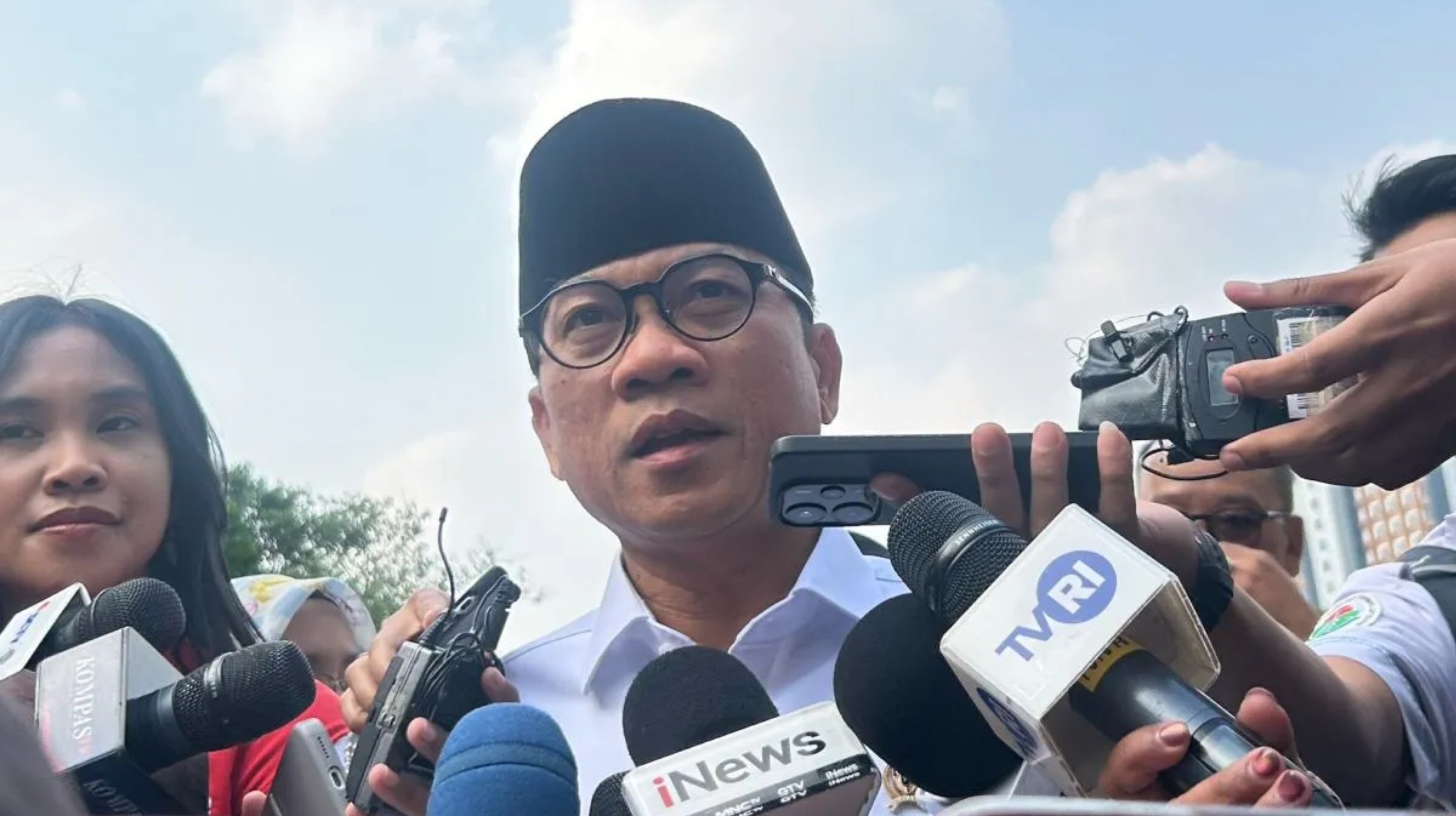 Menteri Desa dan Pembangunan Daerah Tertinggal (Mendes PDT) Yandri Susanto menghadiri rapat terbatas dengan Presiden Prabowo Subianto di Kompleks Istana Kepresidenan, Jakarta pada Rabu, 15 Juli 2026. (IDNVoice/Antara-Maria Cicilia Galu)