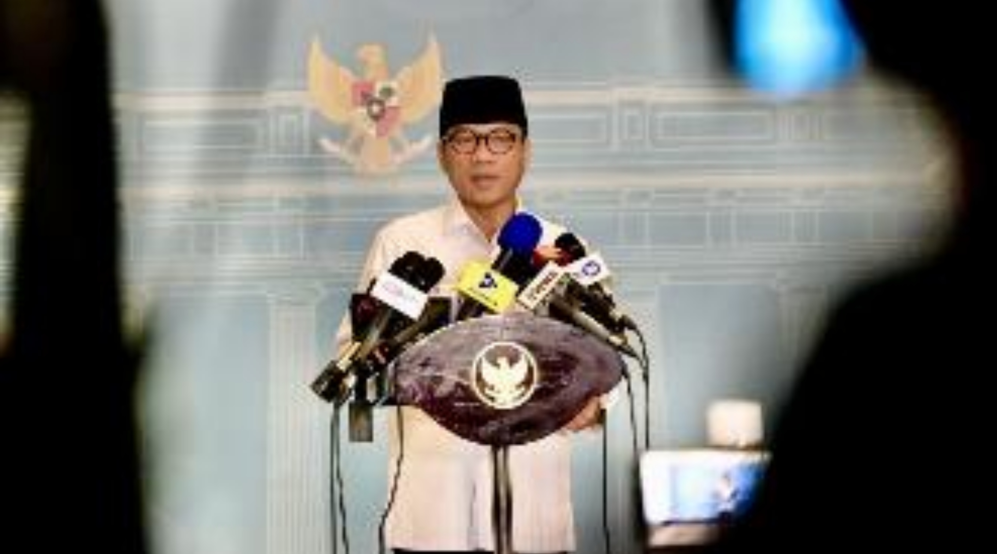 Menteri Desa dan Pembangunan Daerah Tertinggal (Mendes PDT) Yandri Susanto memberikan keterangan pers setelah rapat terbatas di Istana Kepresidenan RI, Jakarta pada Rabu, 15 Juli 2026. (IDNVoice/BPMI Setpres)